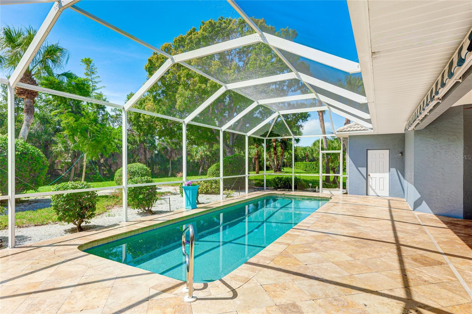 2100 CALUSA LAKES BLVD