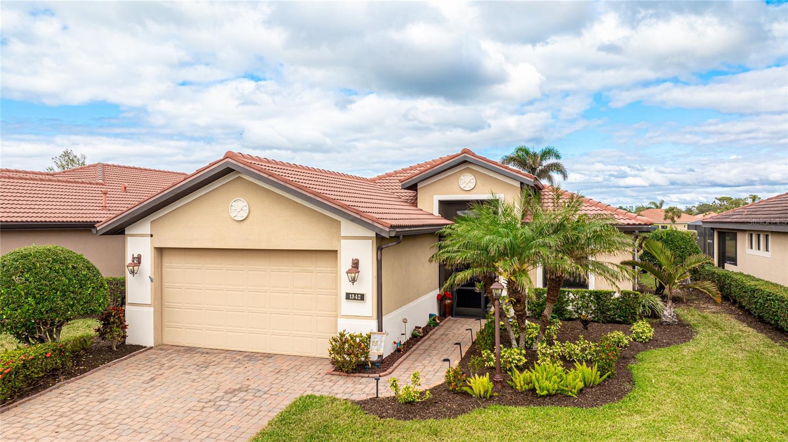 1342 CALAIS CIR