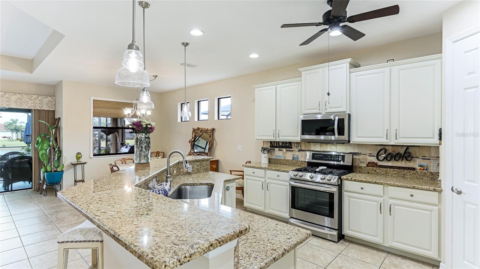 1342 CALAIS CIR
