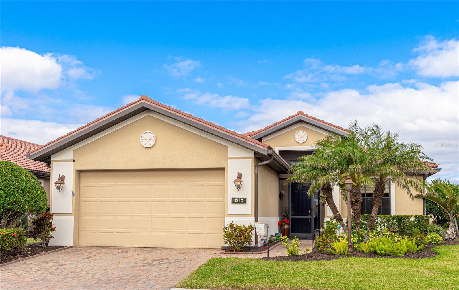 1342 CALAIS CIR