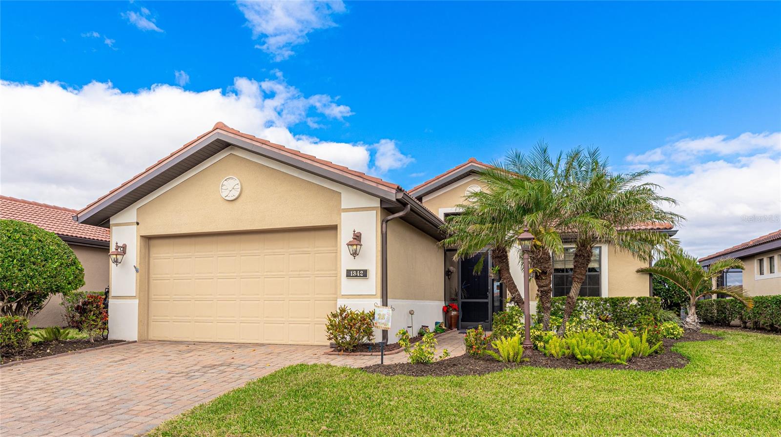 1342 CALAIS CIR