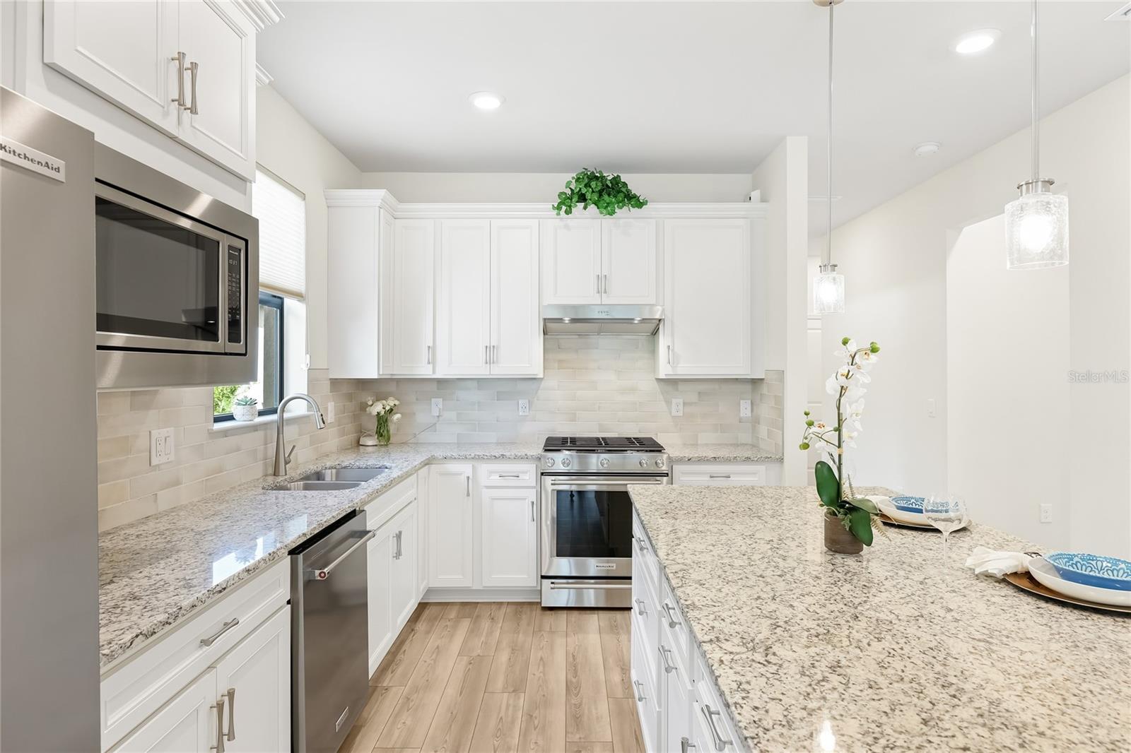 6323 CRESTED EAGLE LN