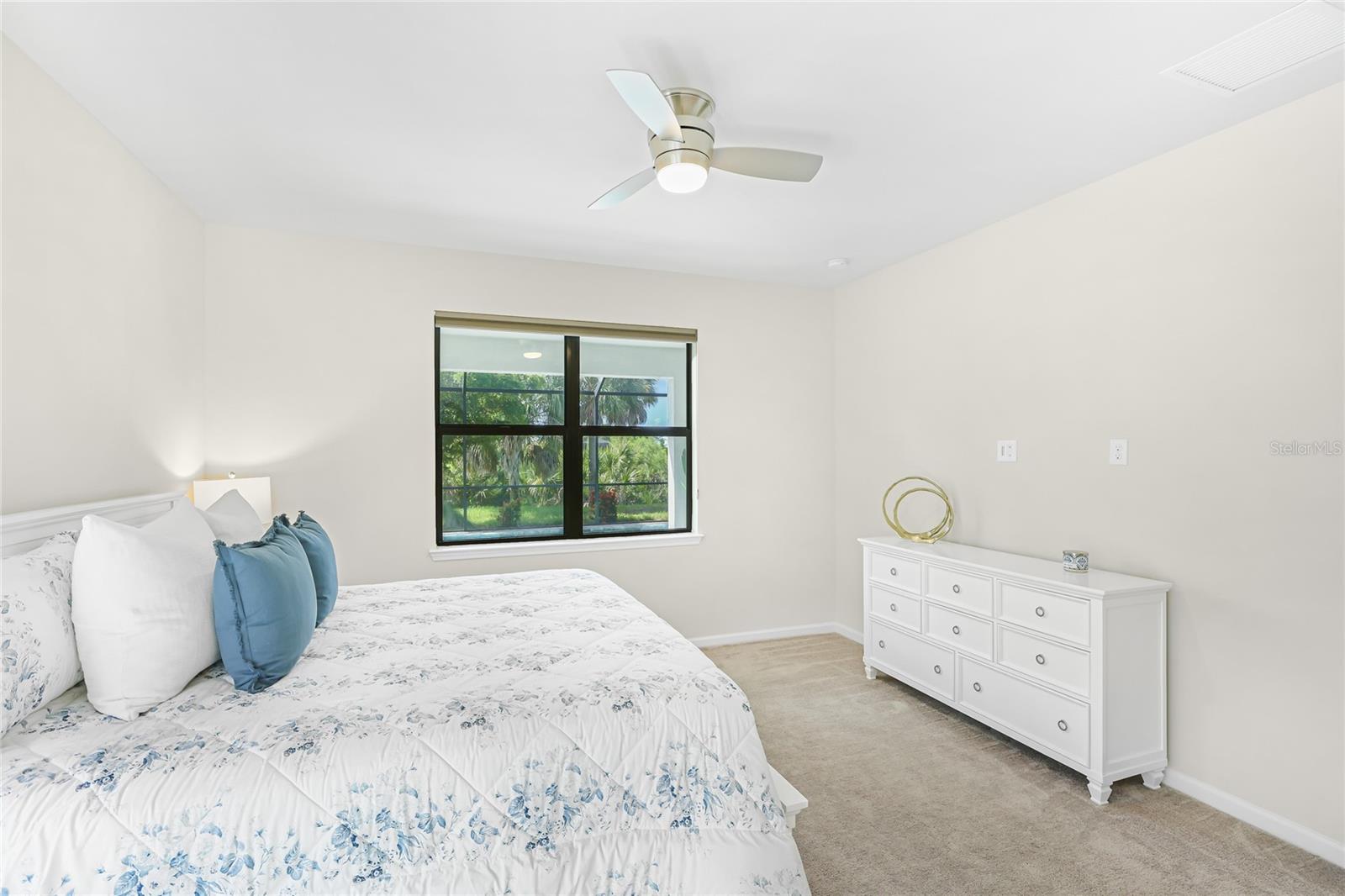 6323 CRESTED EAGLE LN