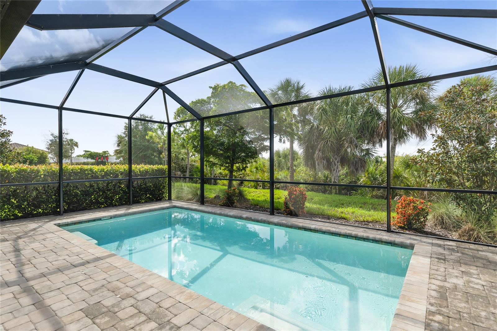 6323 CRESTED EAGLE LN