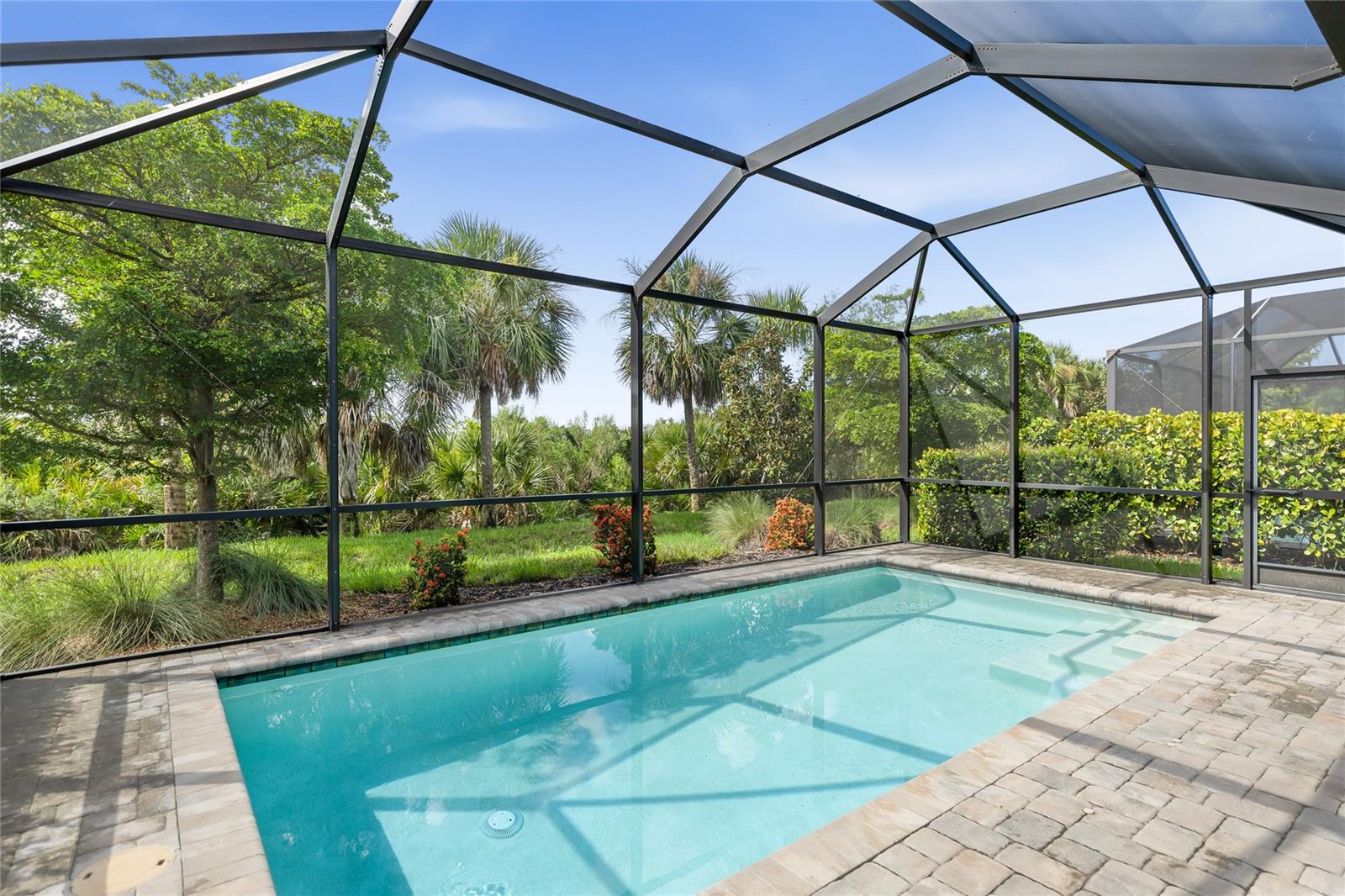 6323 CRESTED EAGLE LN