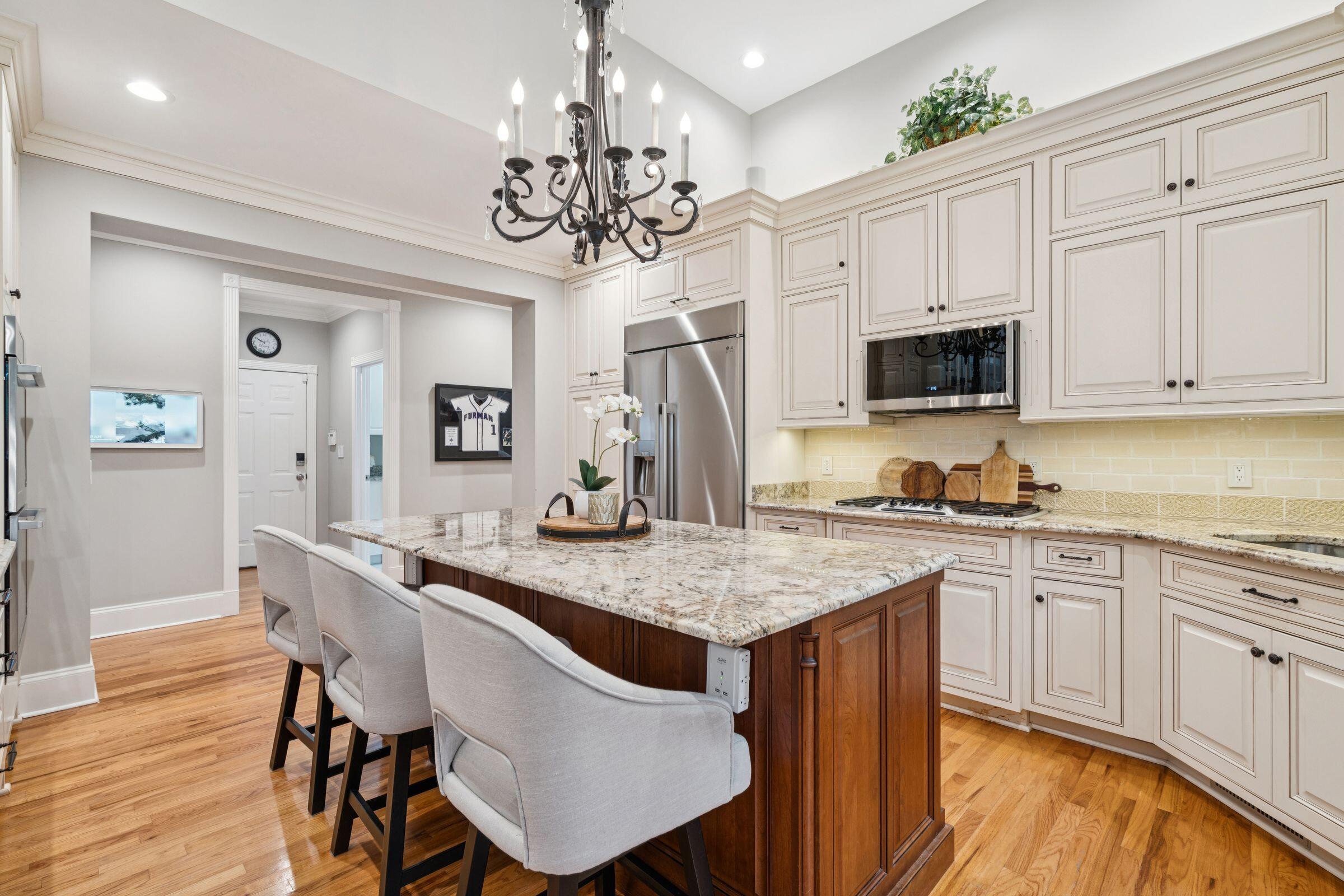 3065 Pignatelli Crescent