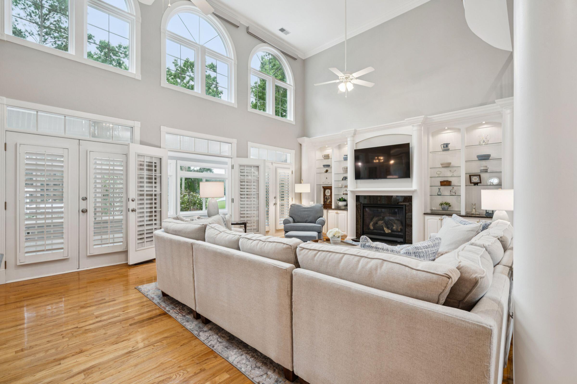 3065 Pignatelli Crescent