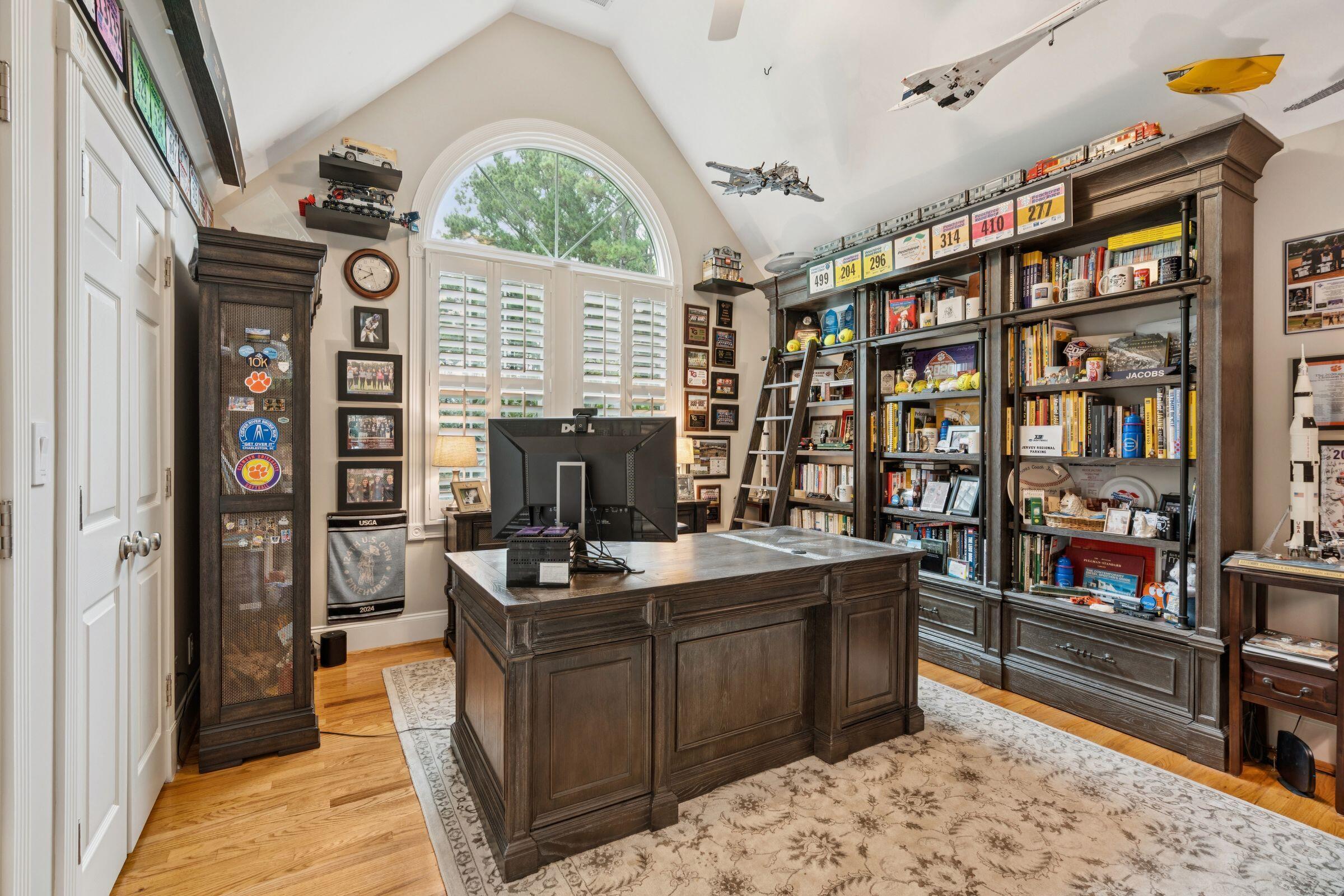 3065 Pignatelli Crescent