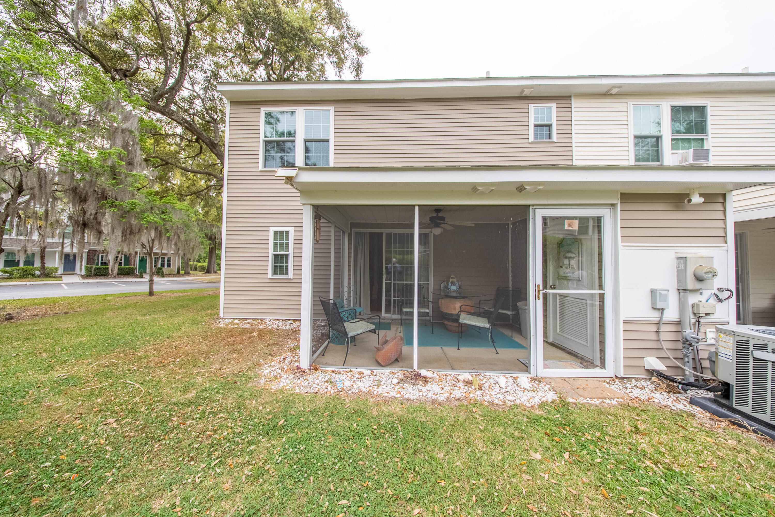 8106 Shadow Oak Drive