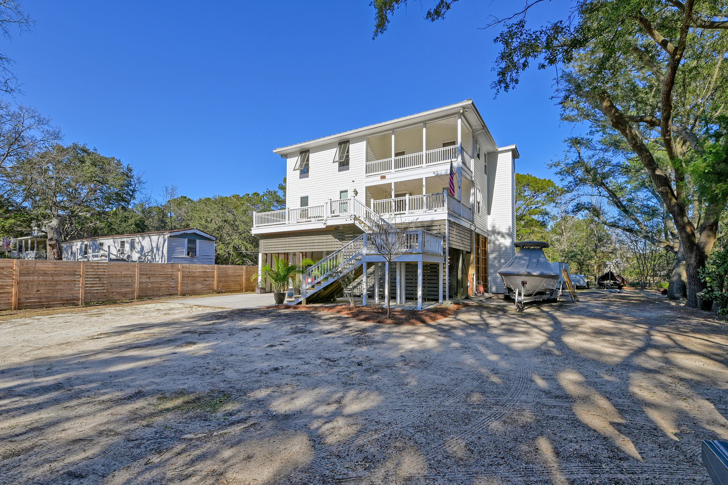 1527 Macoma Drive