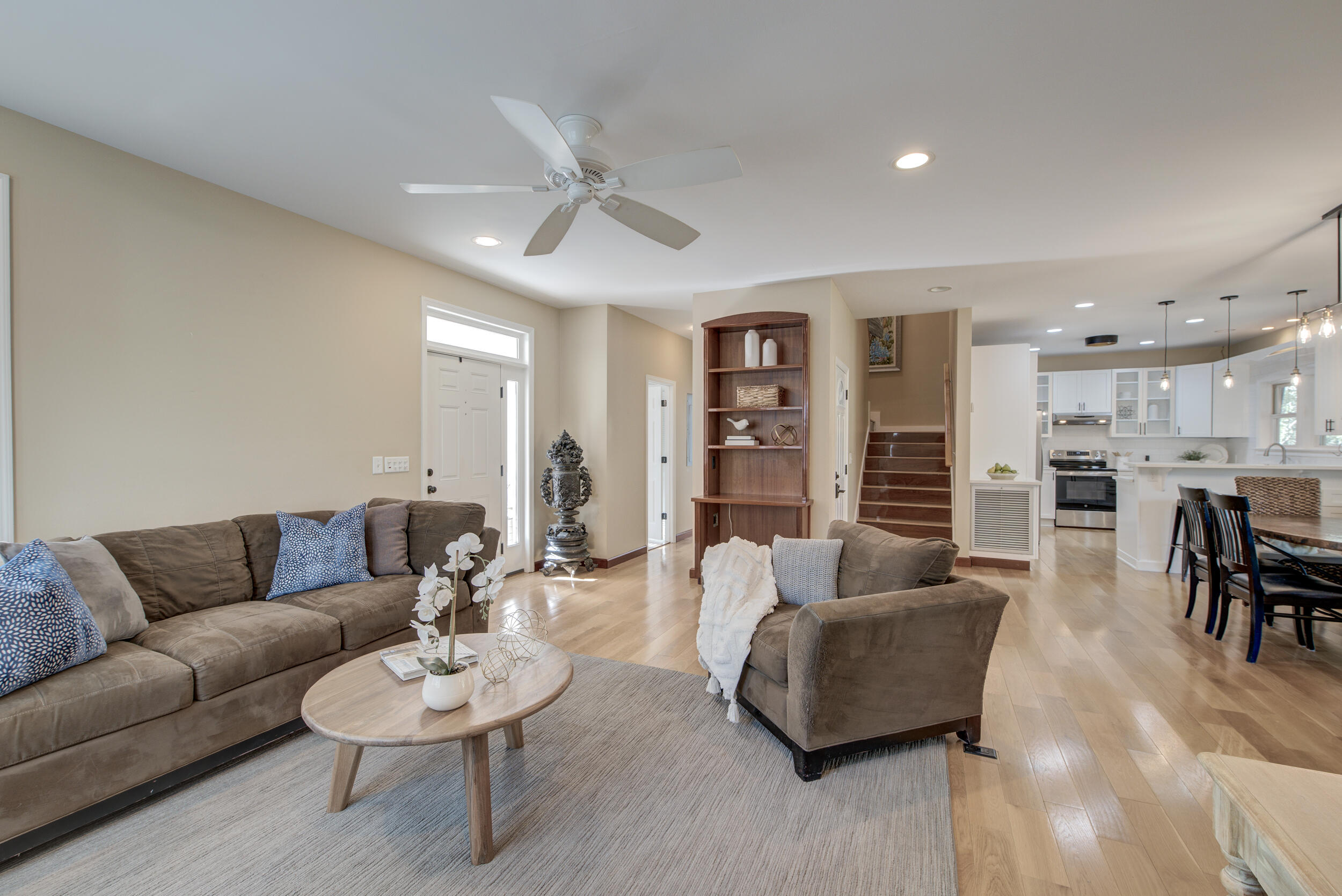 1527 Macoma Drive