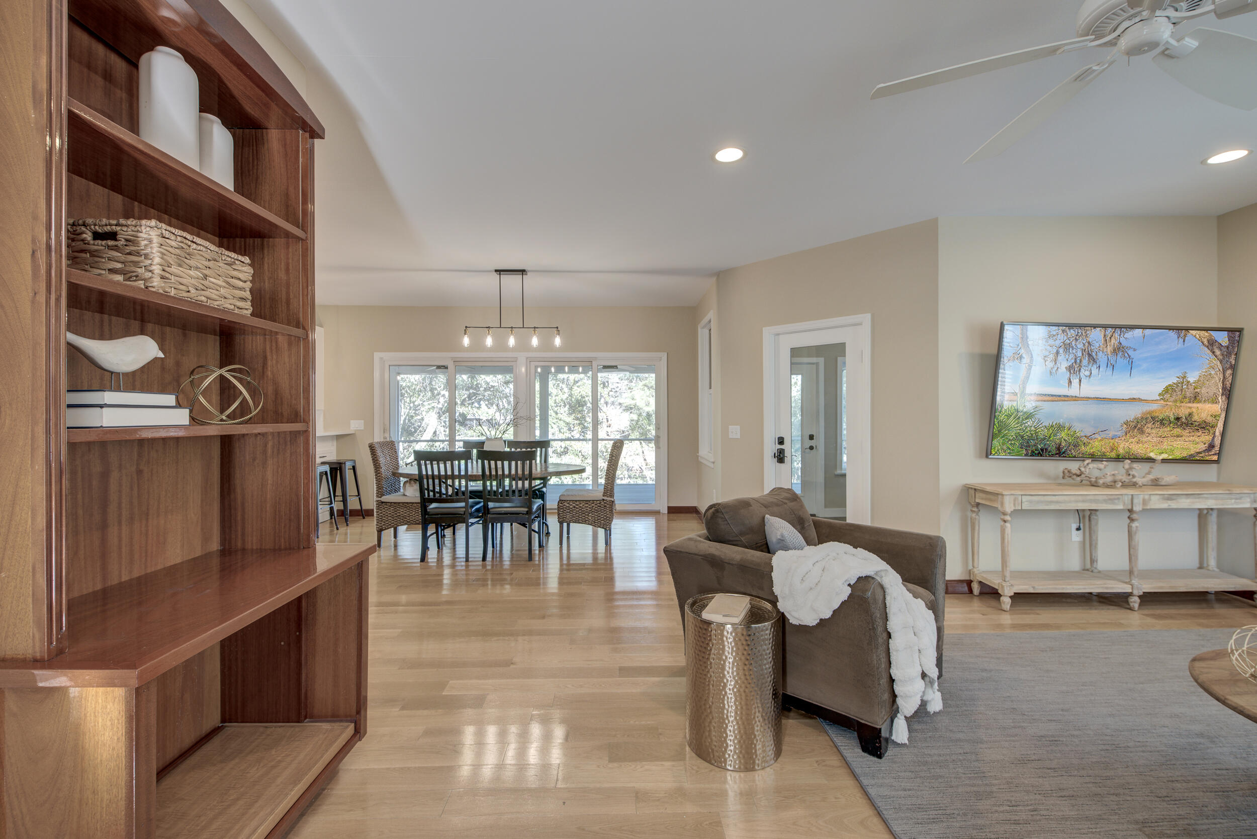 1527 Macoma Drive
