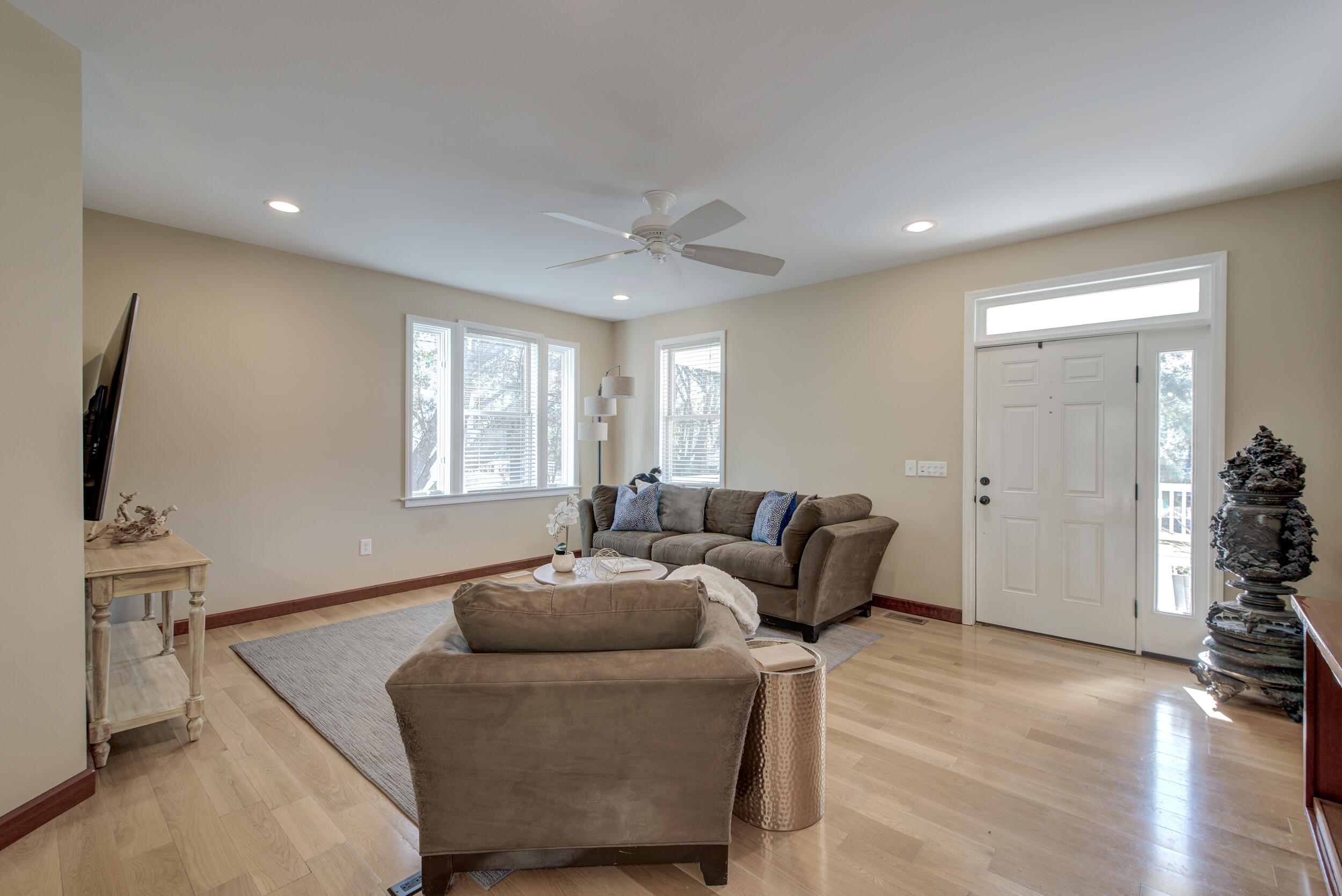 1527 Macoma Drive