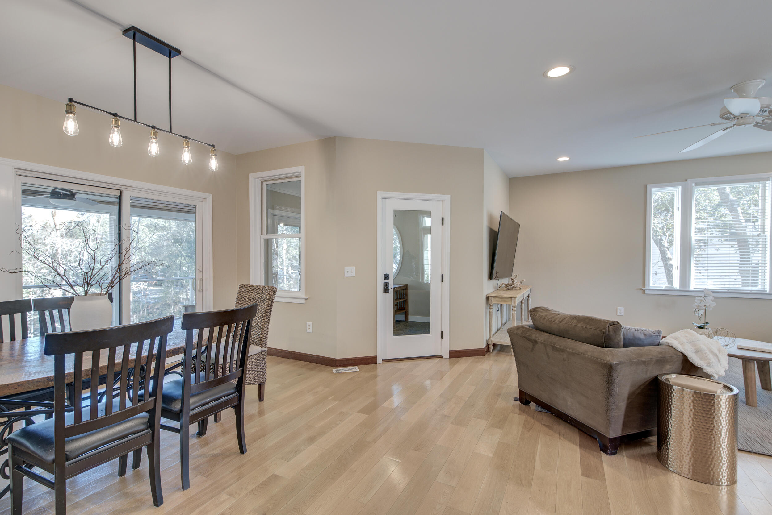1527 Macoma Drive