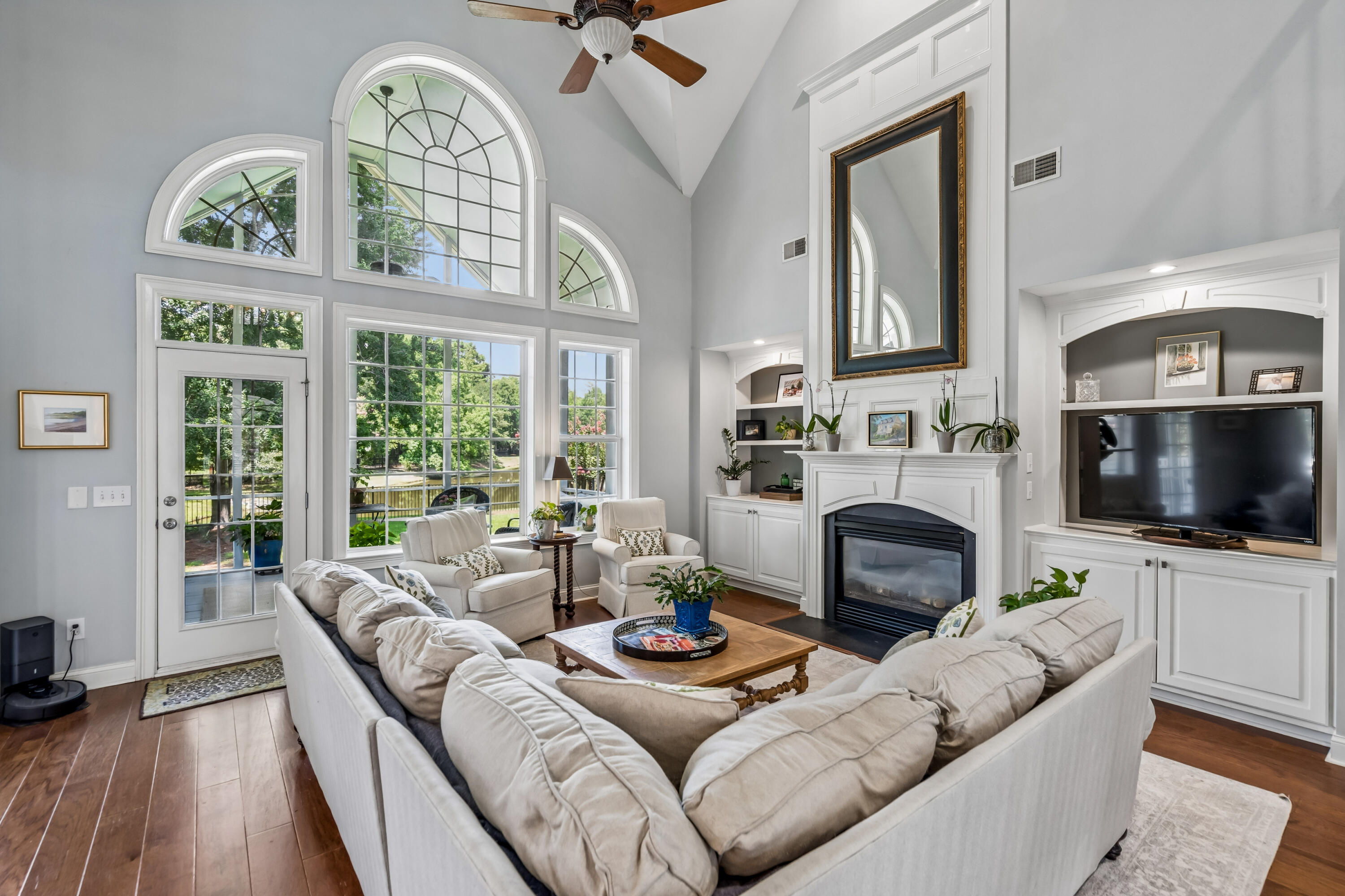 2740 Oak Manor Drive