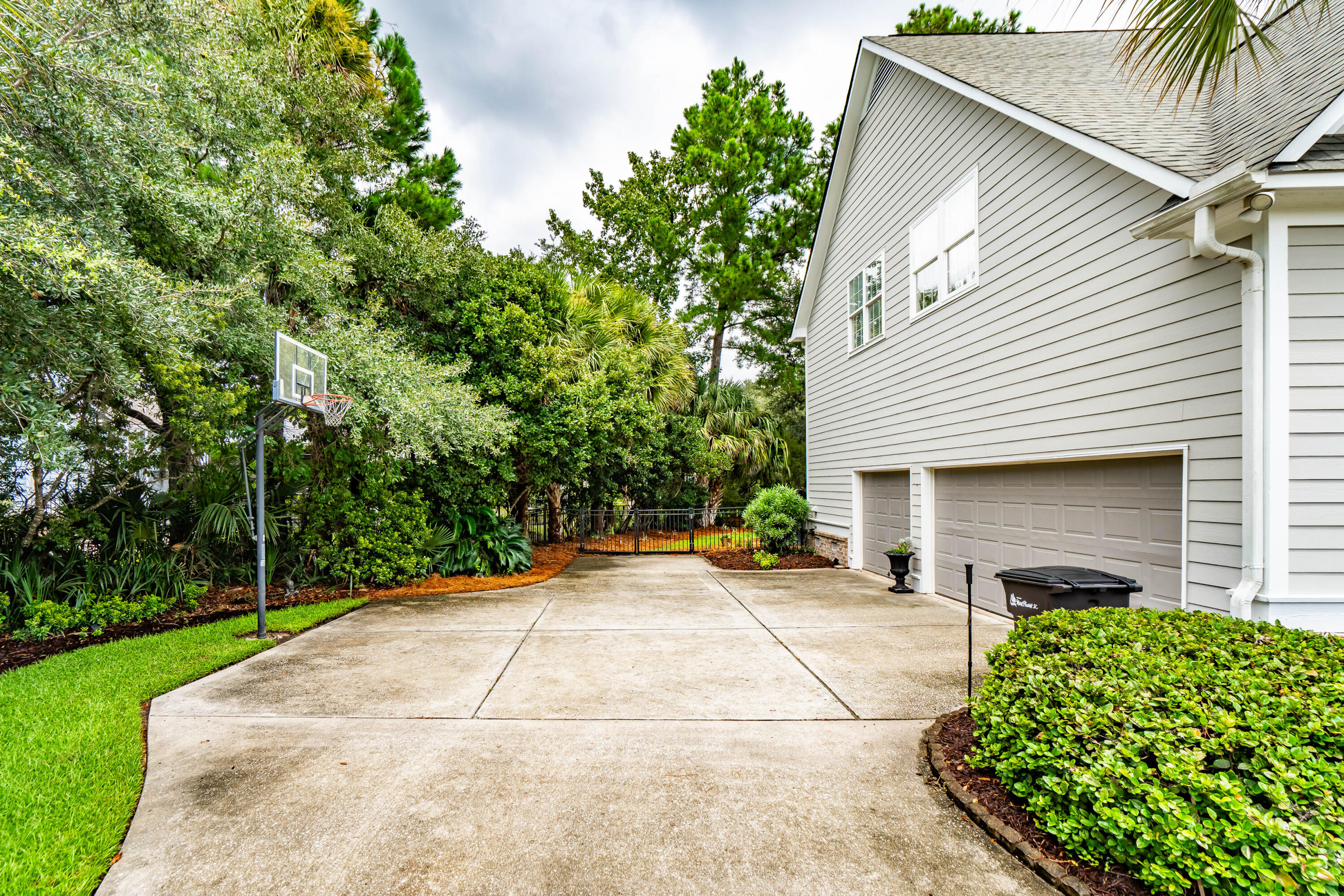 2740 Oak Manor Drive
