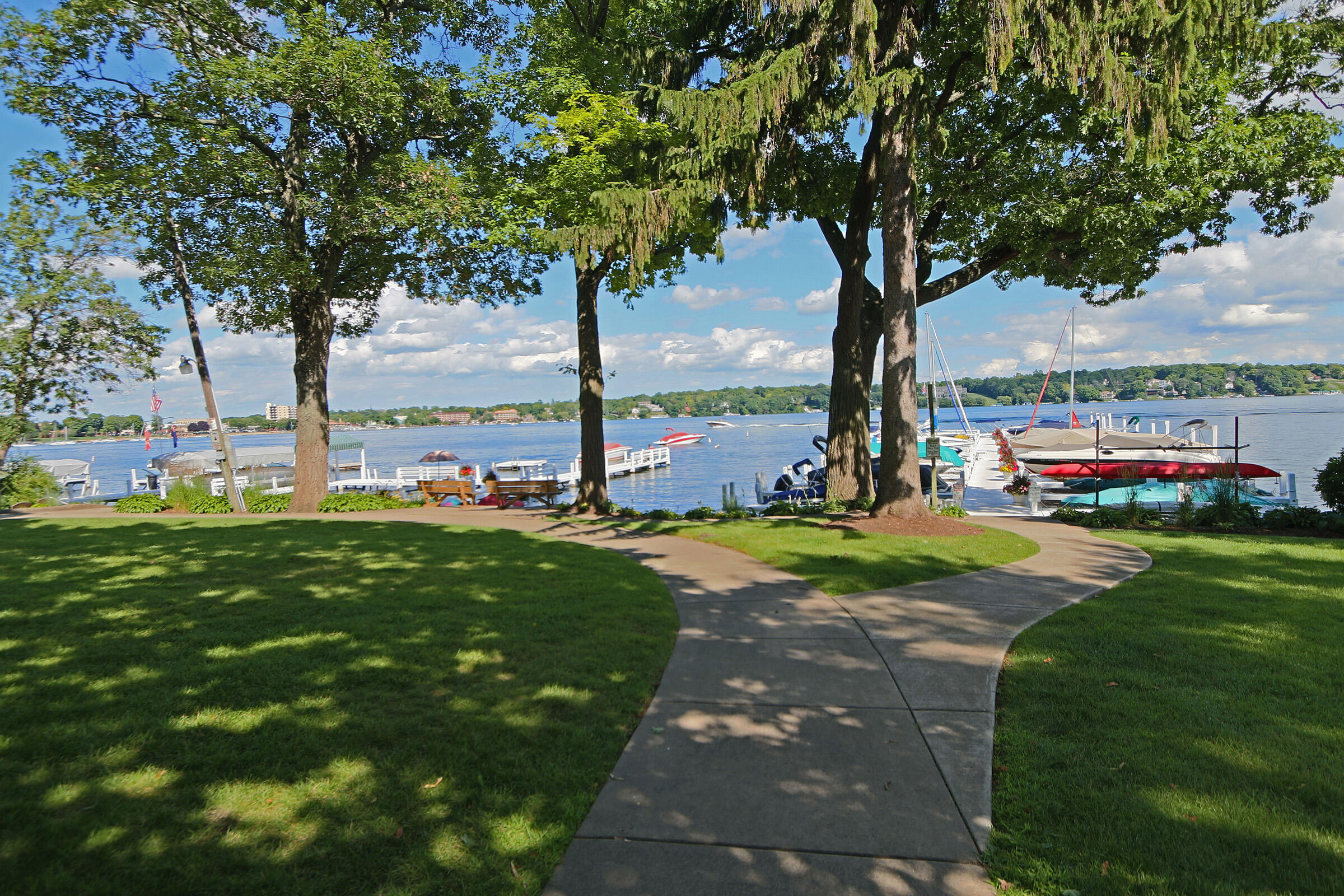 1643 Lake Shore Dr