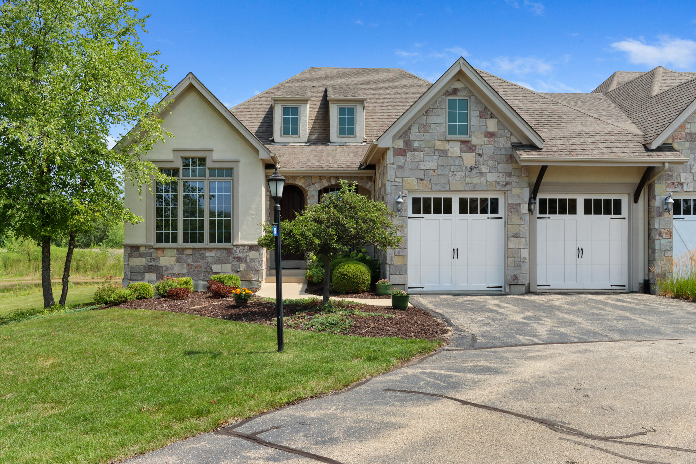 902 Sandhill Cir 56-43