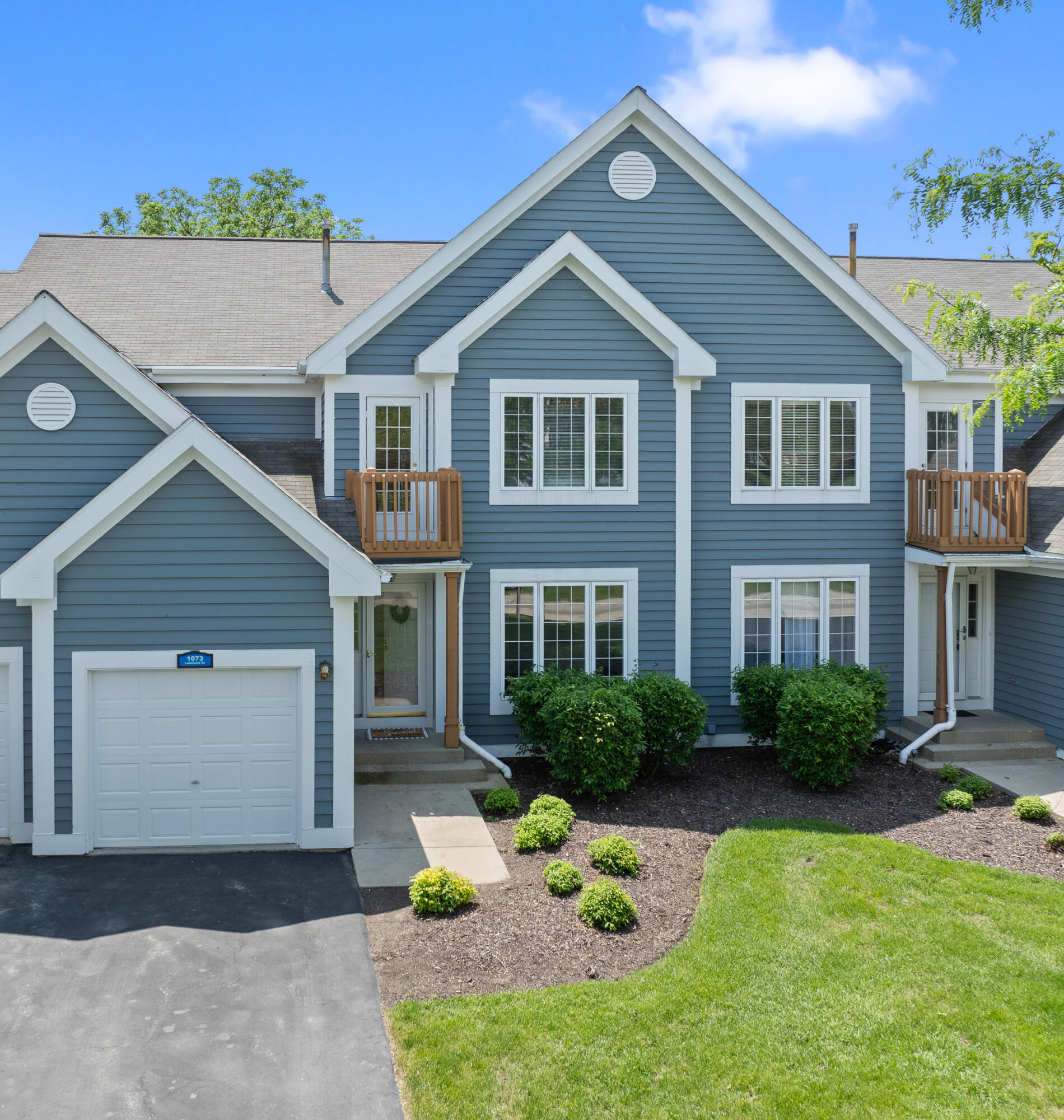 1073 Lakeland Dr 9-25