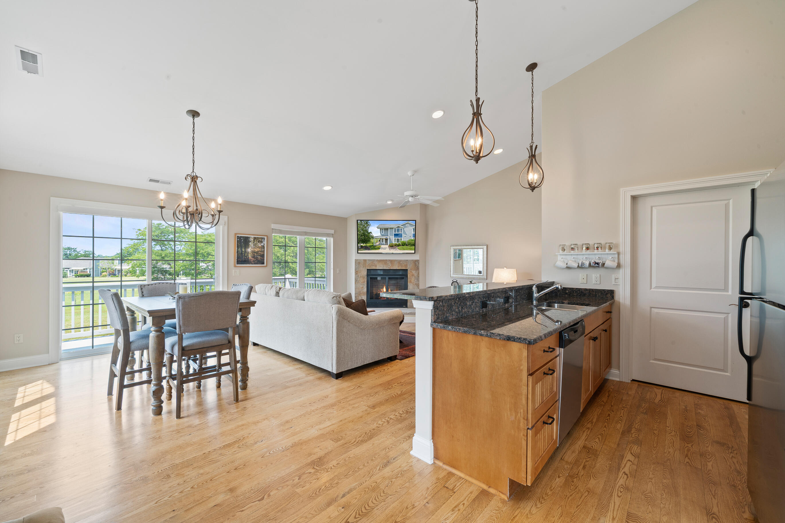 688 Geneva National Ave N Unit: 6-26