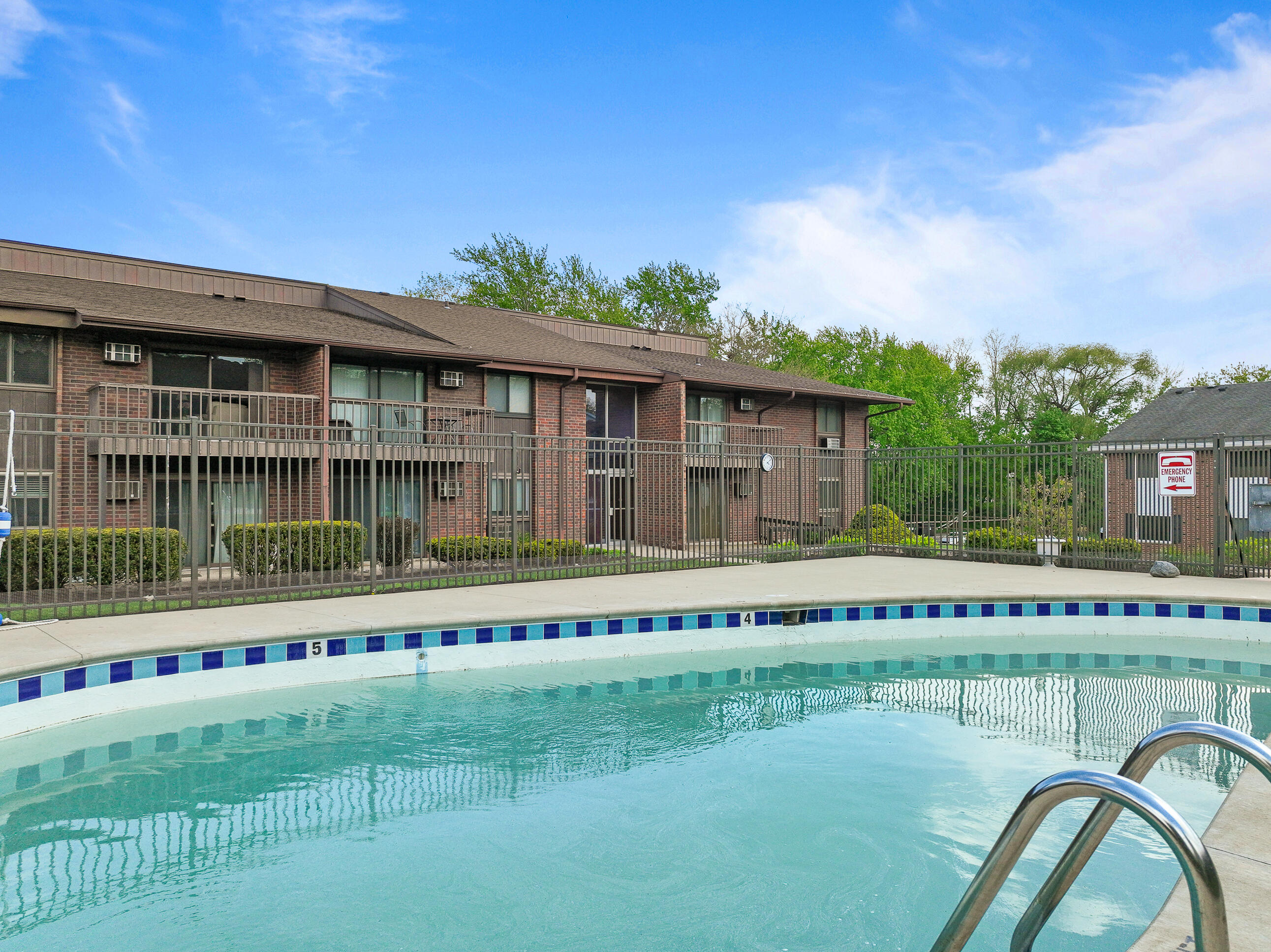 1270 Wisconsin St Unit: 211