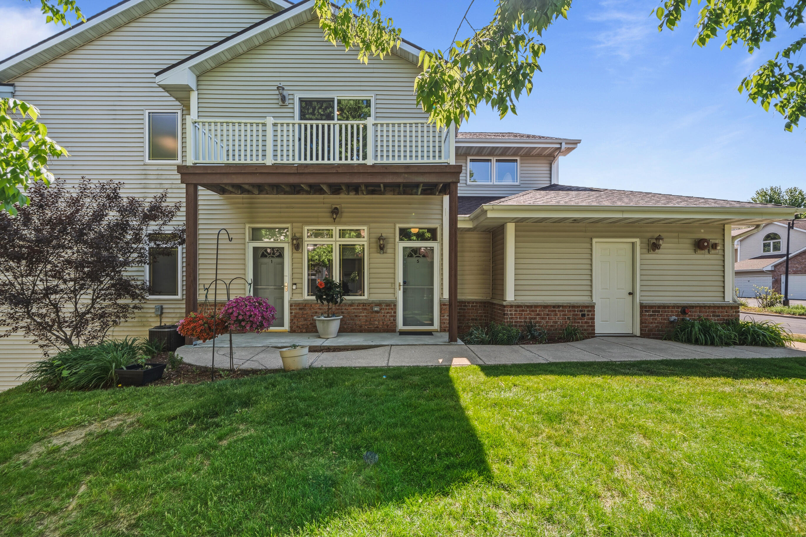 370 E Veterans Way Unit: 5