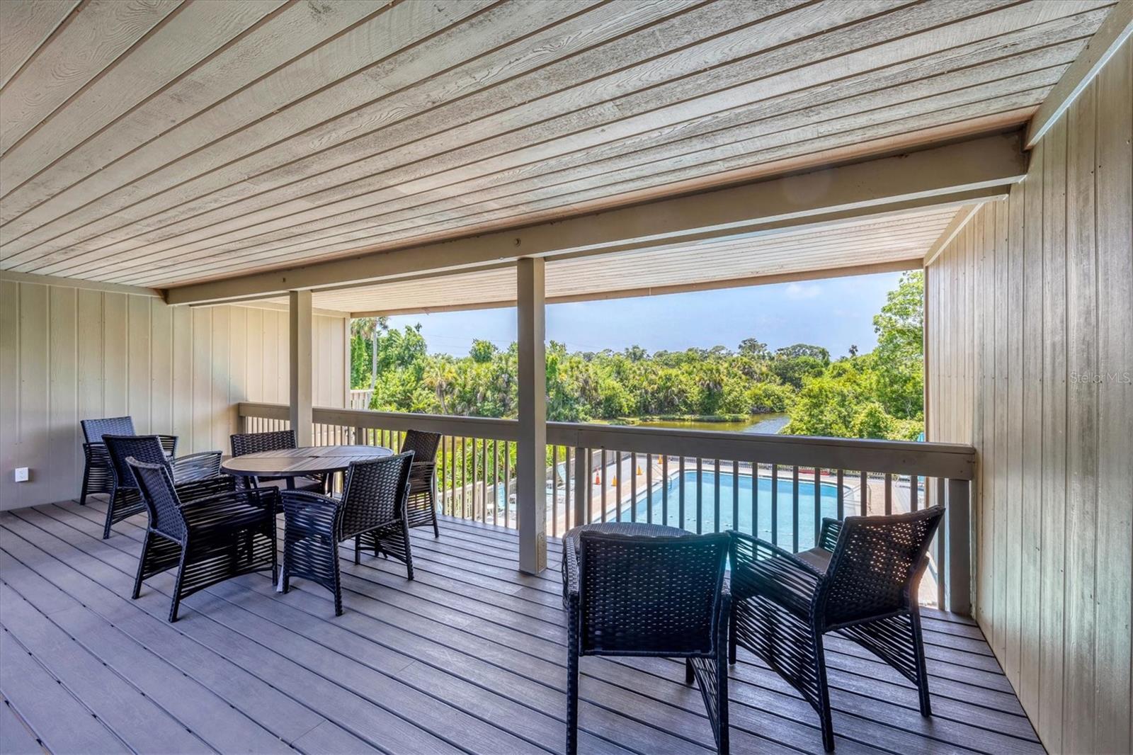 207 WOODLAND DR #207