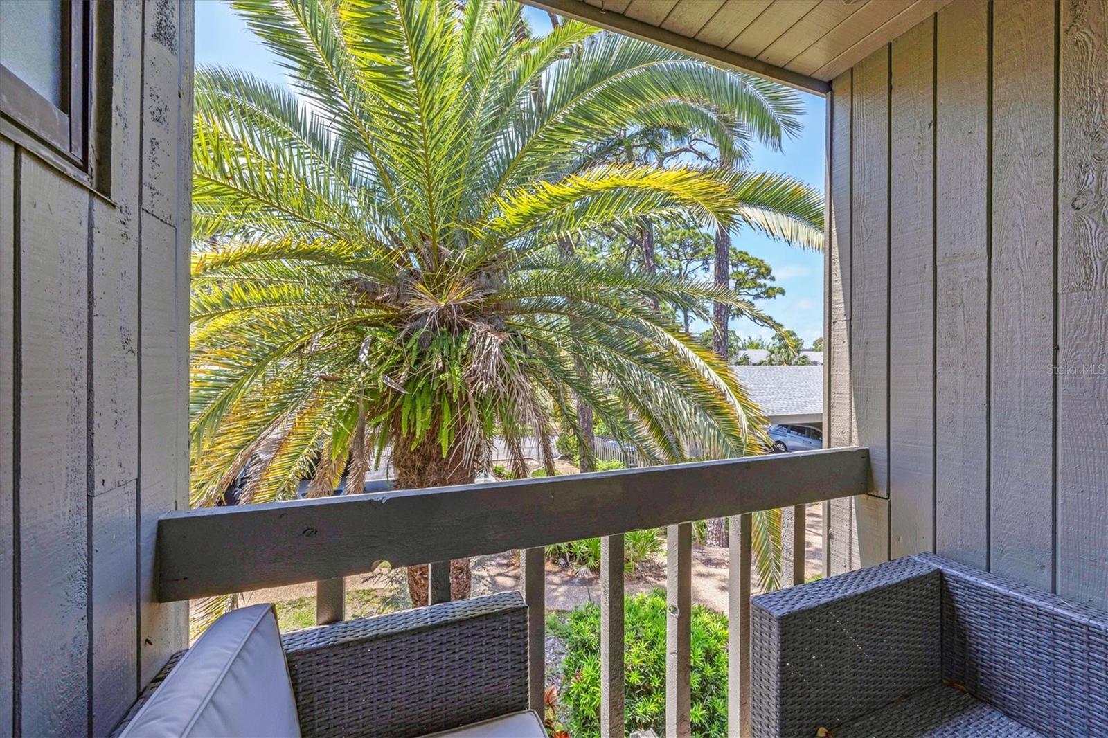 207 WOODLAND DR #207