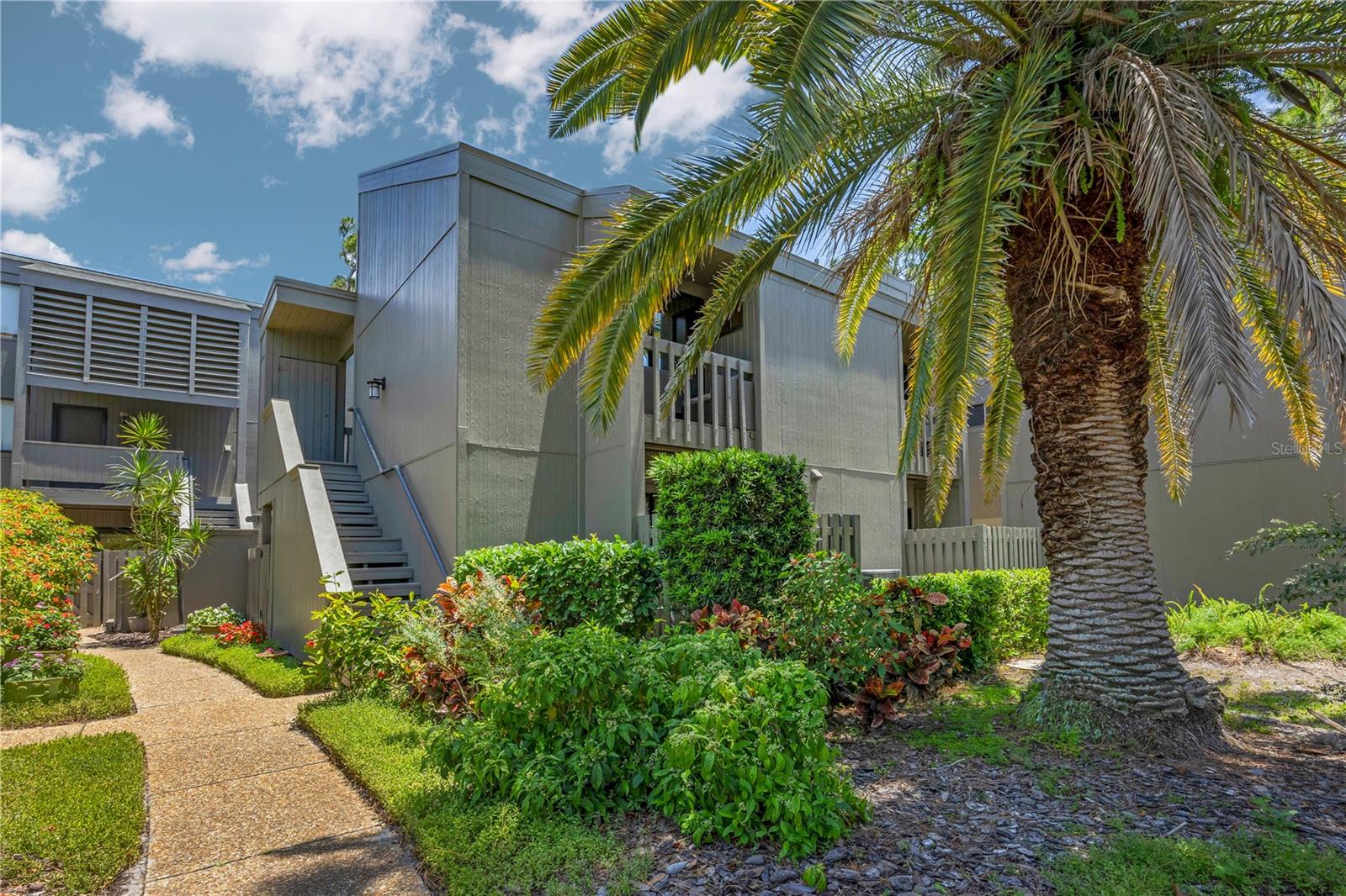 207 WOODLAND DR #207