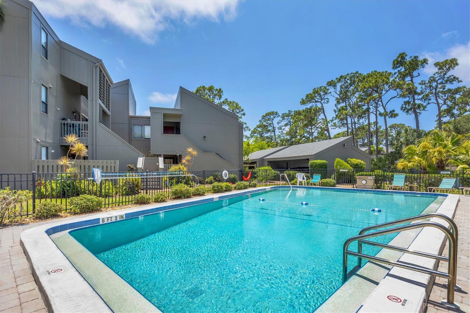 207 WOODLAND DR #207