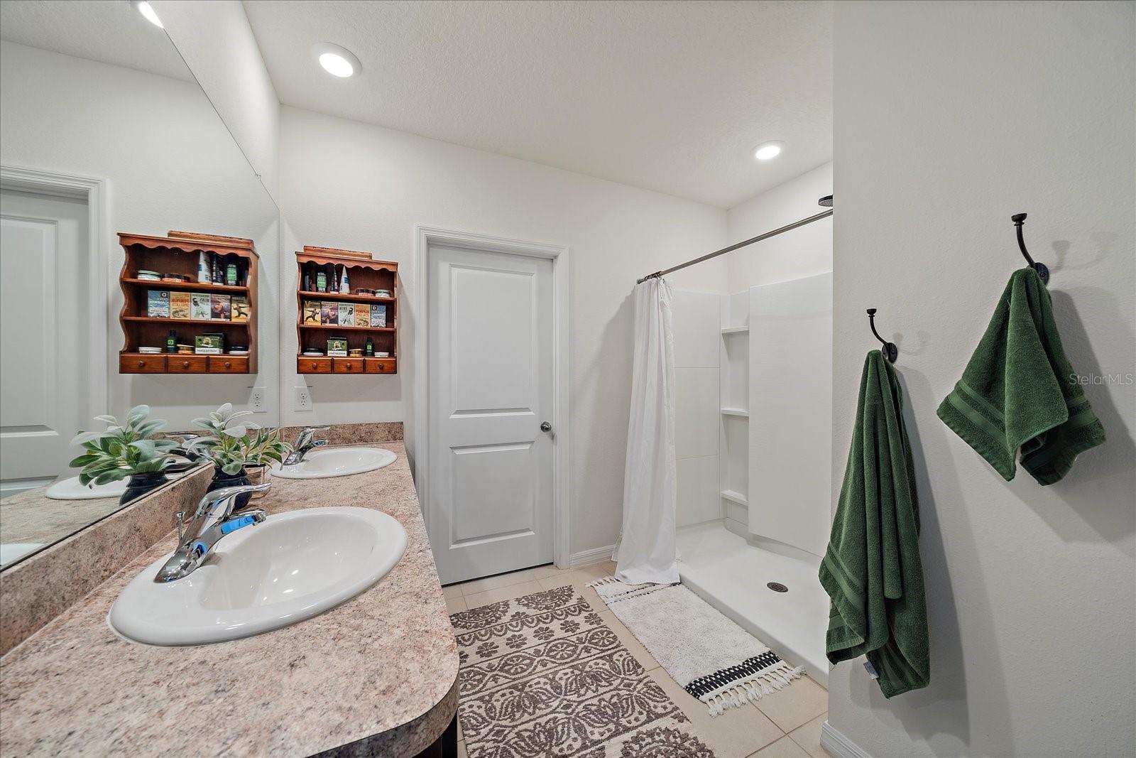 2819 GREENLEAF TER