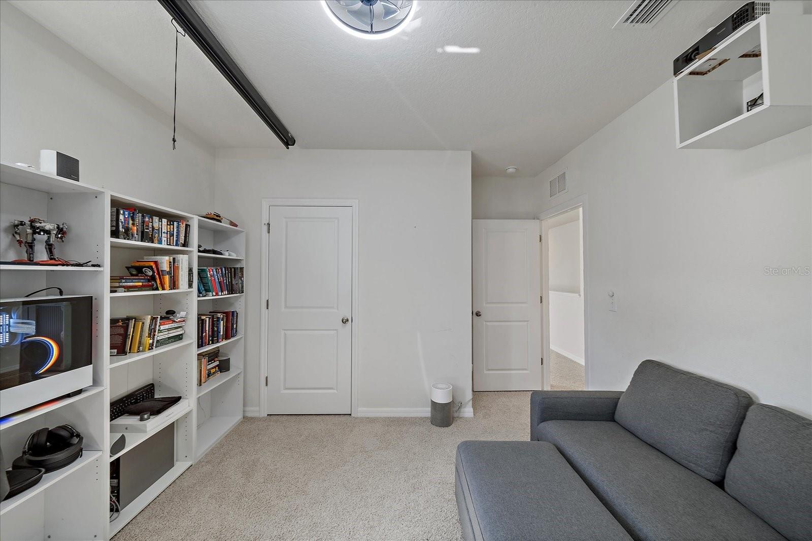 2819 GREENLEAF TER