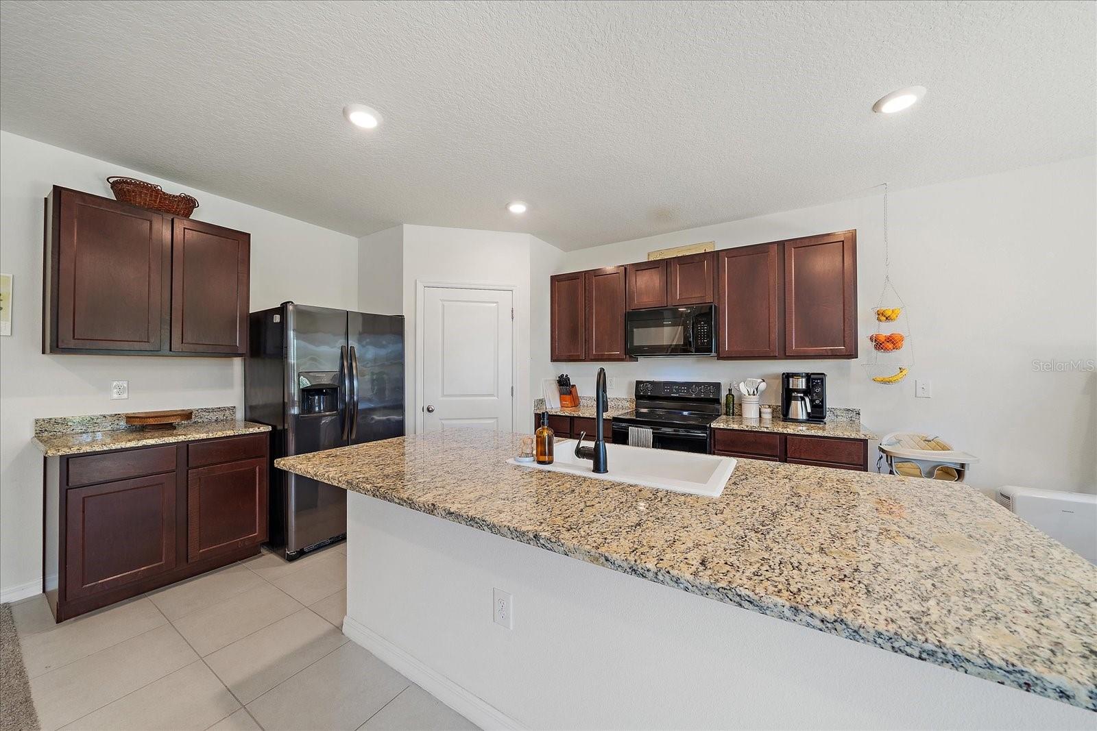 2819 GREENLEAF TER