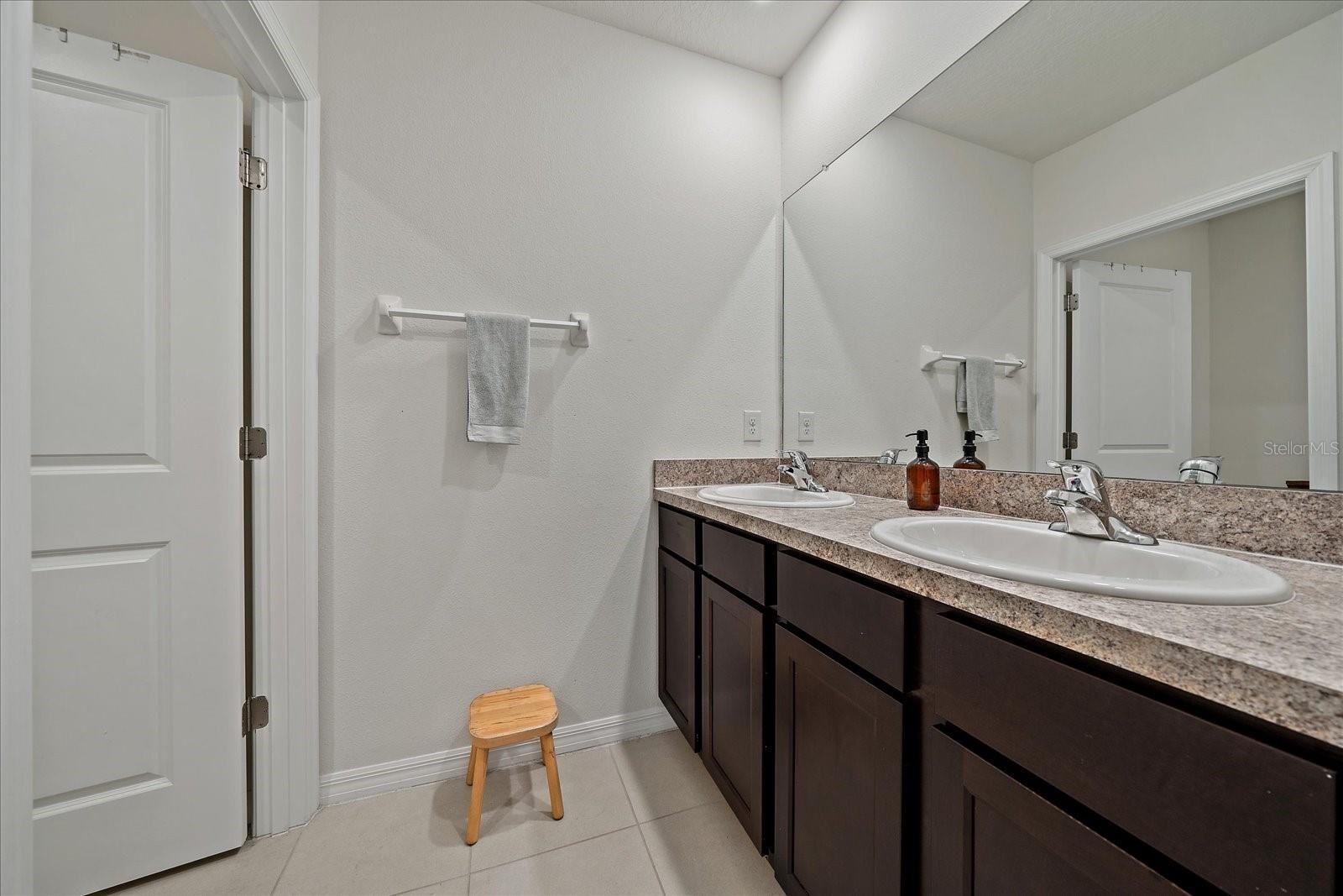 2819 GREENLEAF TER