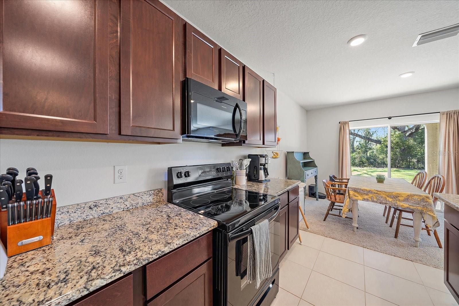 2819 GREENLEAF TER