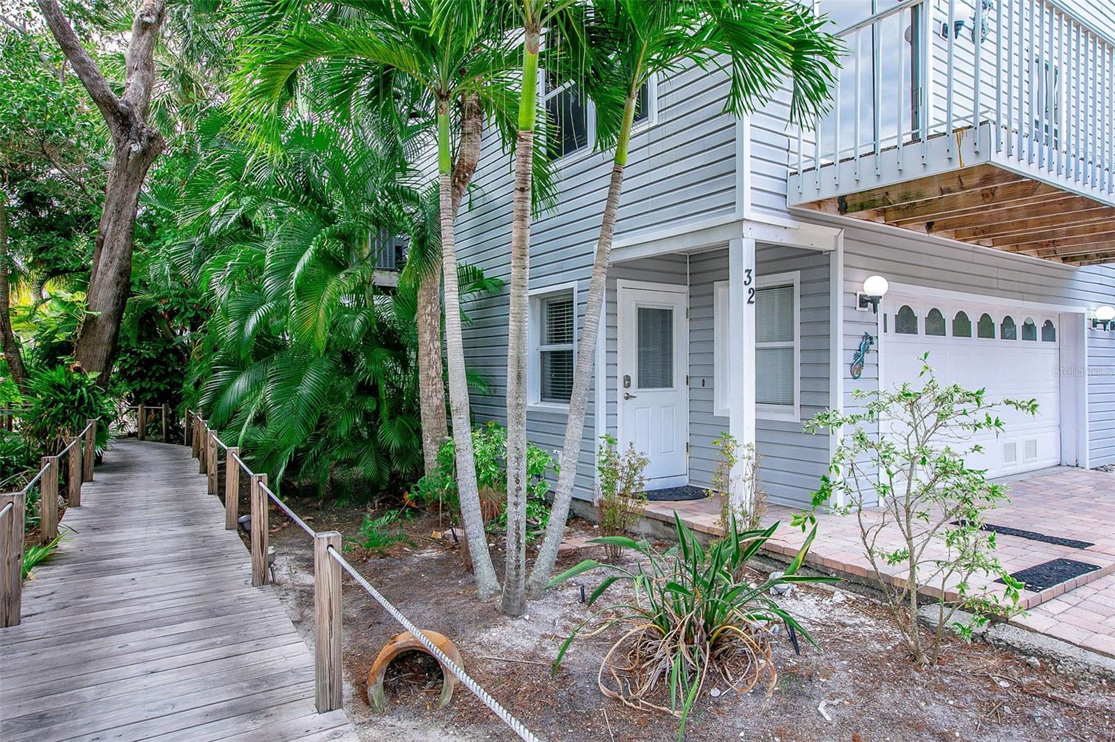 6250 HOLMES BLVD #32