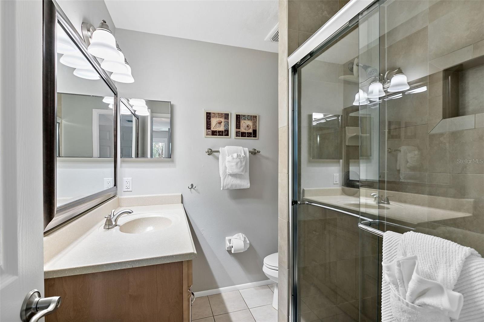 6250 HOLMES BLVD #32