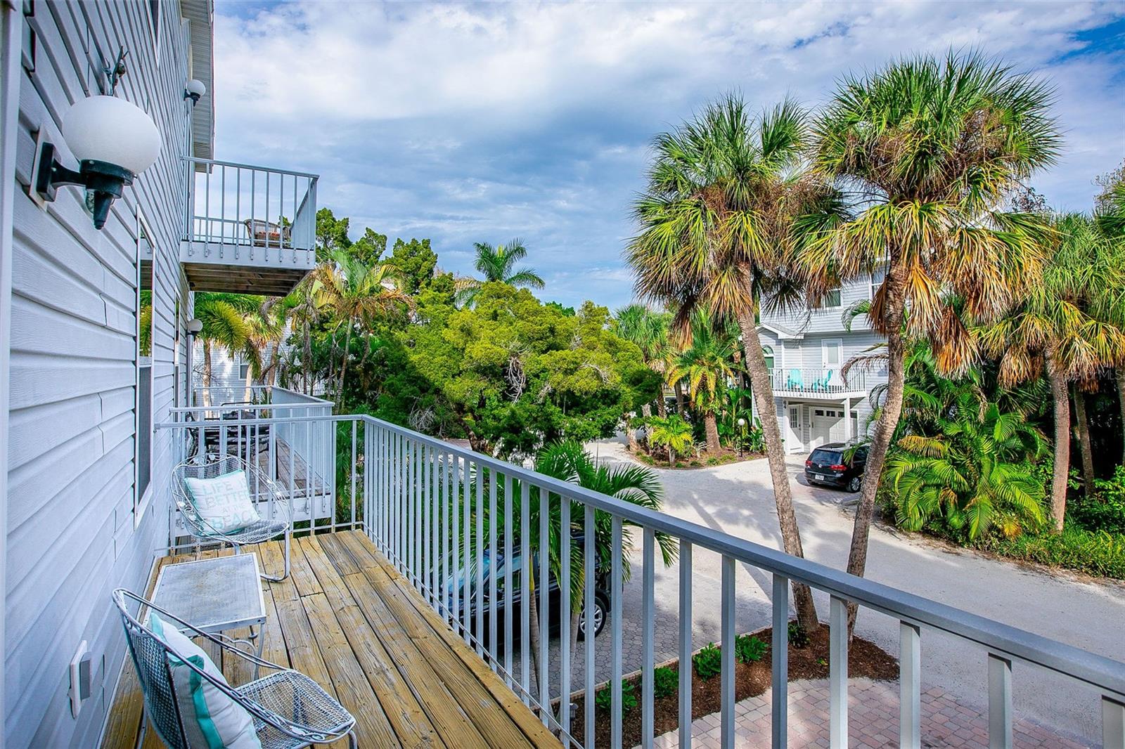 6250 HOLMES BLVD #32