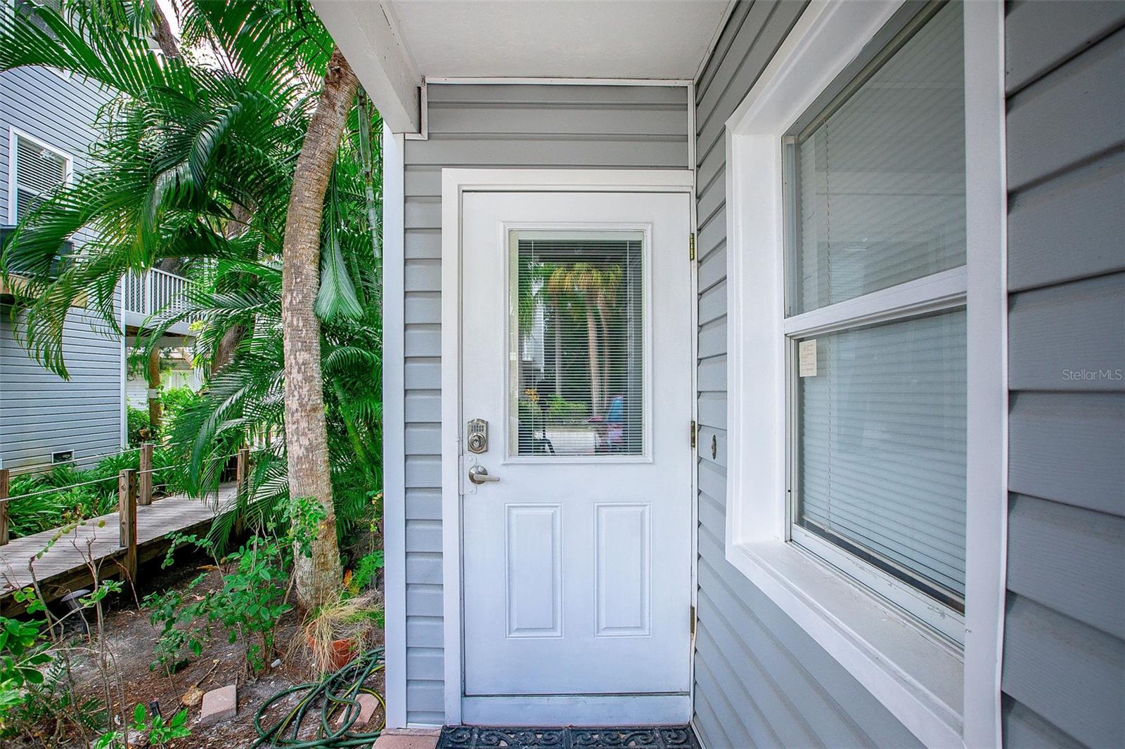 6250 HOLMES BLVD #32