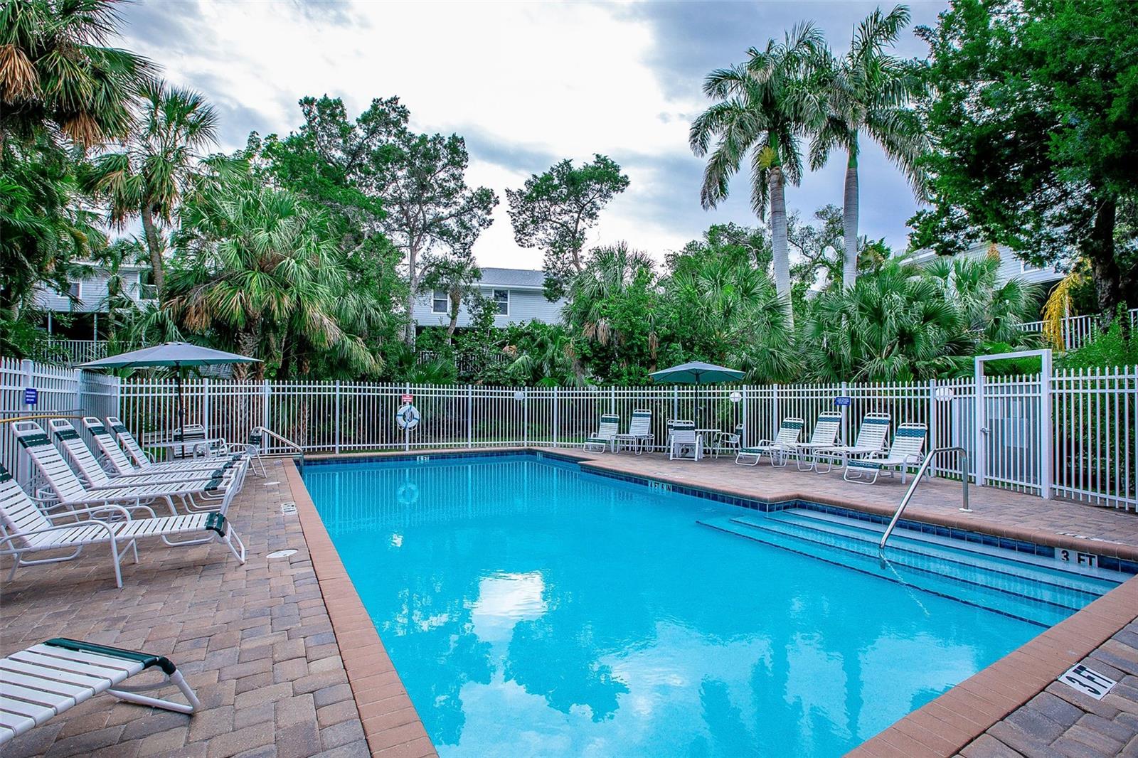 6250 HOLMES BLVD #32