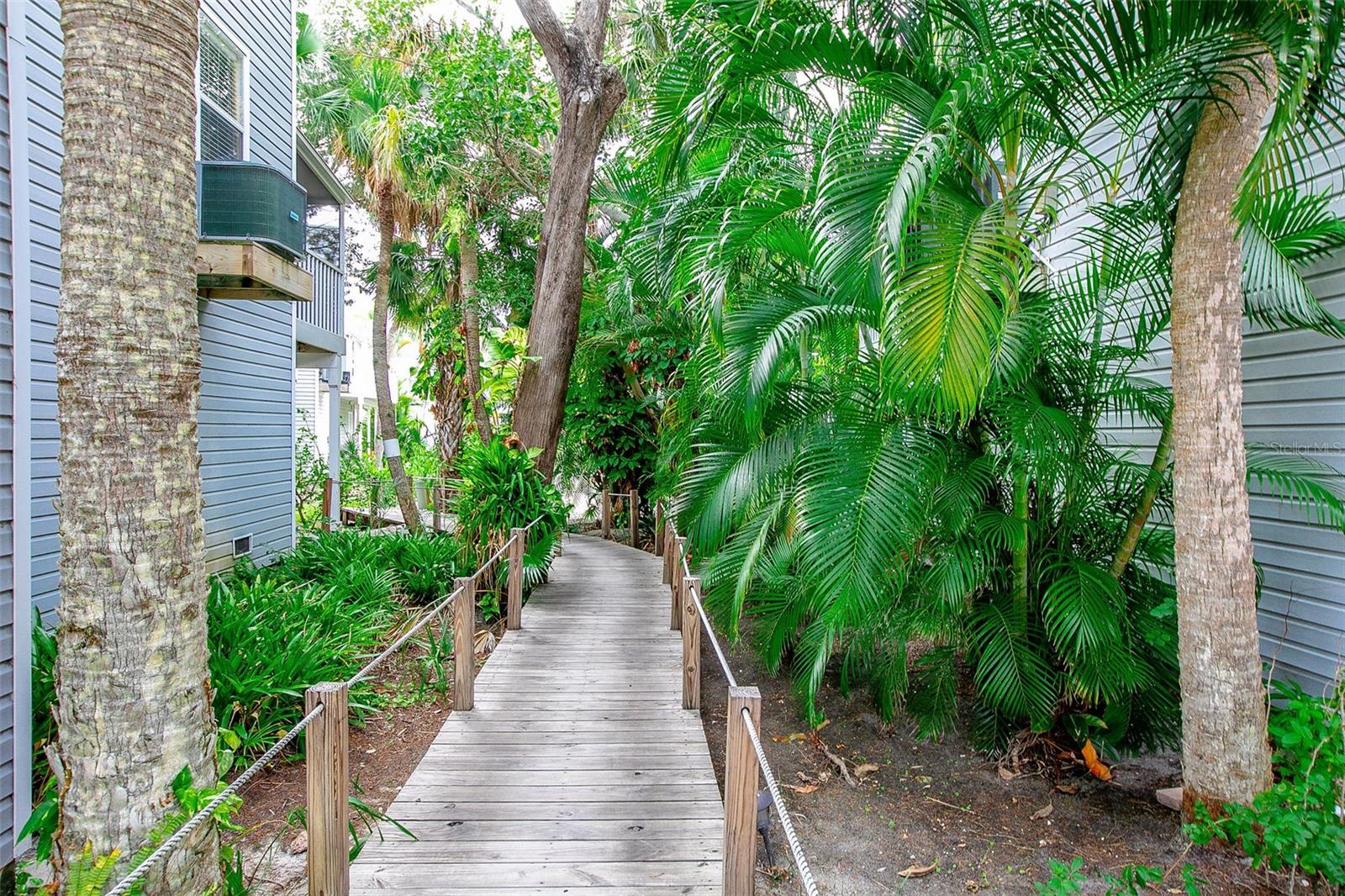 6250 HOLMES BLVD #32