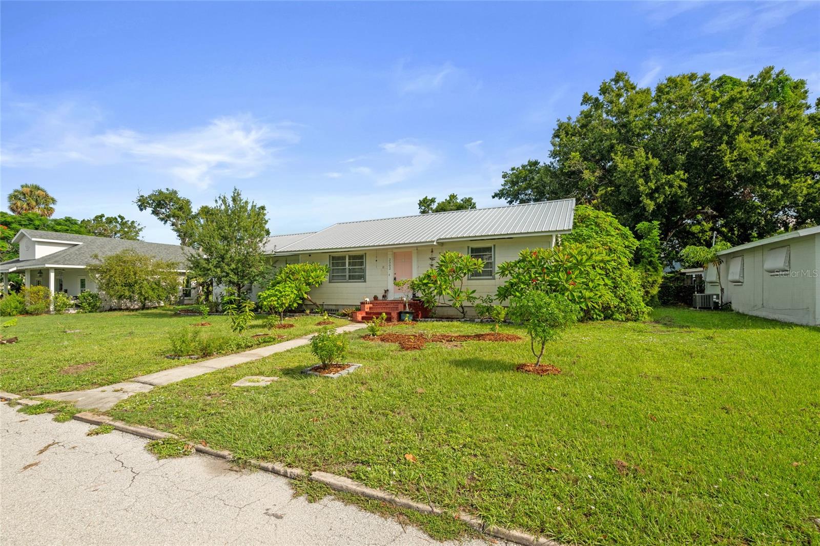 2302 8TH AVE W