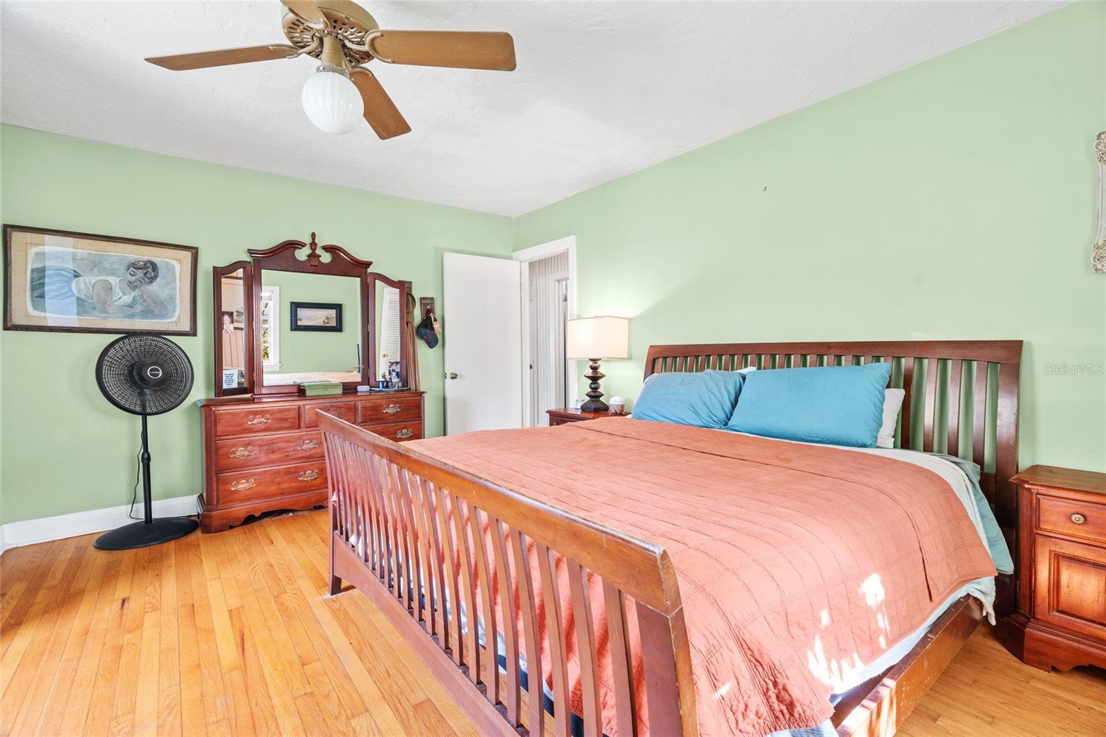 2302 8TH AVE W