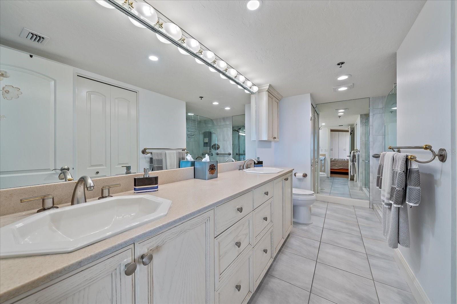 888 BLVD OF THE ARTS #1008