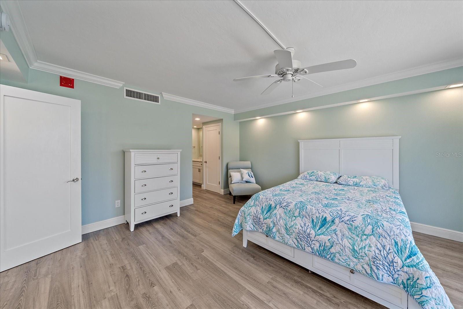 1212 BENJAMIN FRANKLIN DR #306