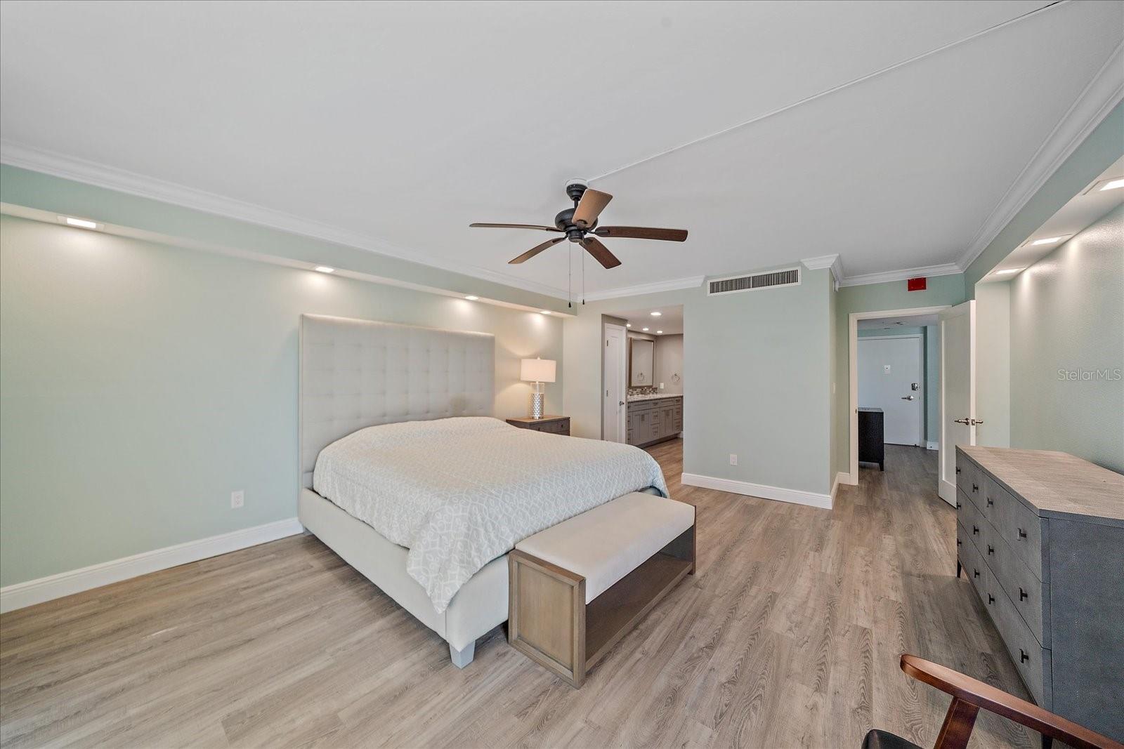 1212 BENJAMIN FRANKLIN DR #306