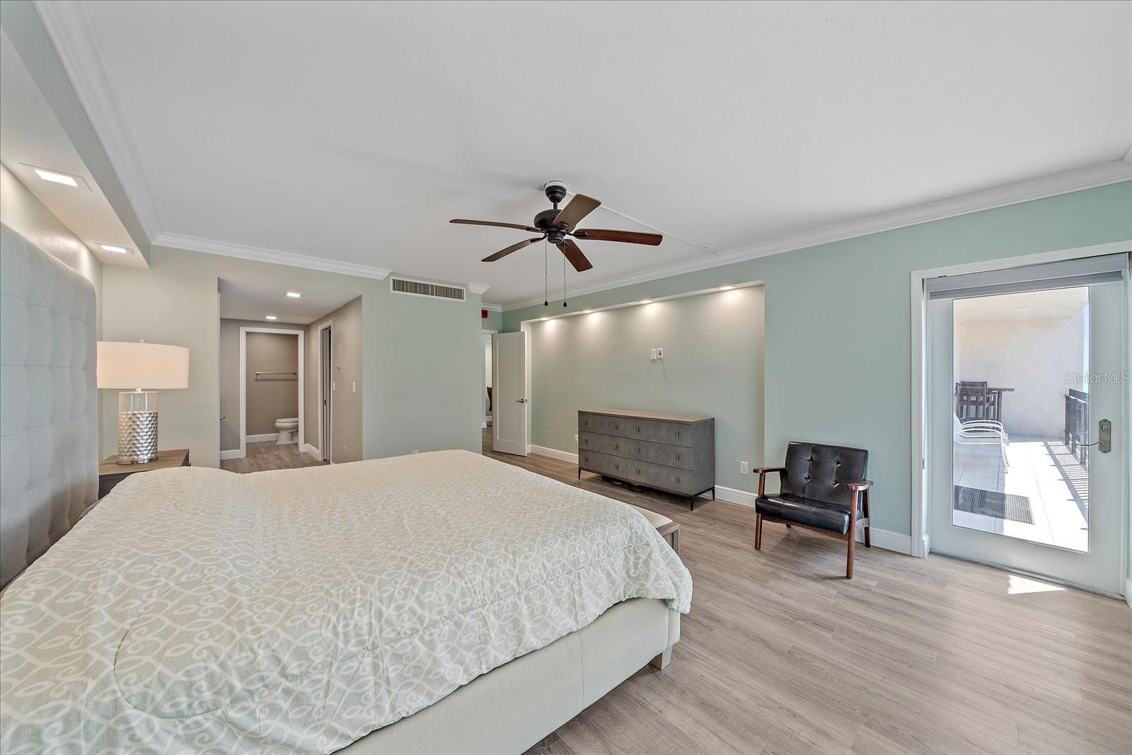 1212 BENJAMIN FRANKLIN DR #306