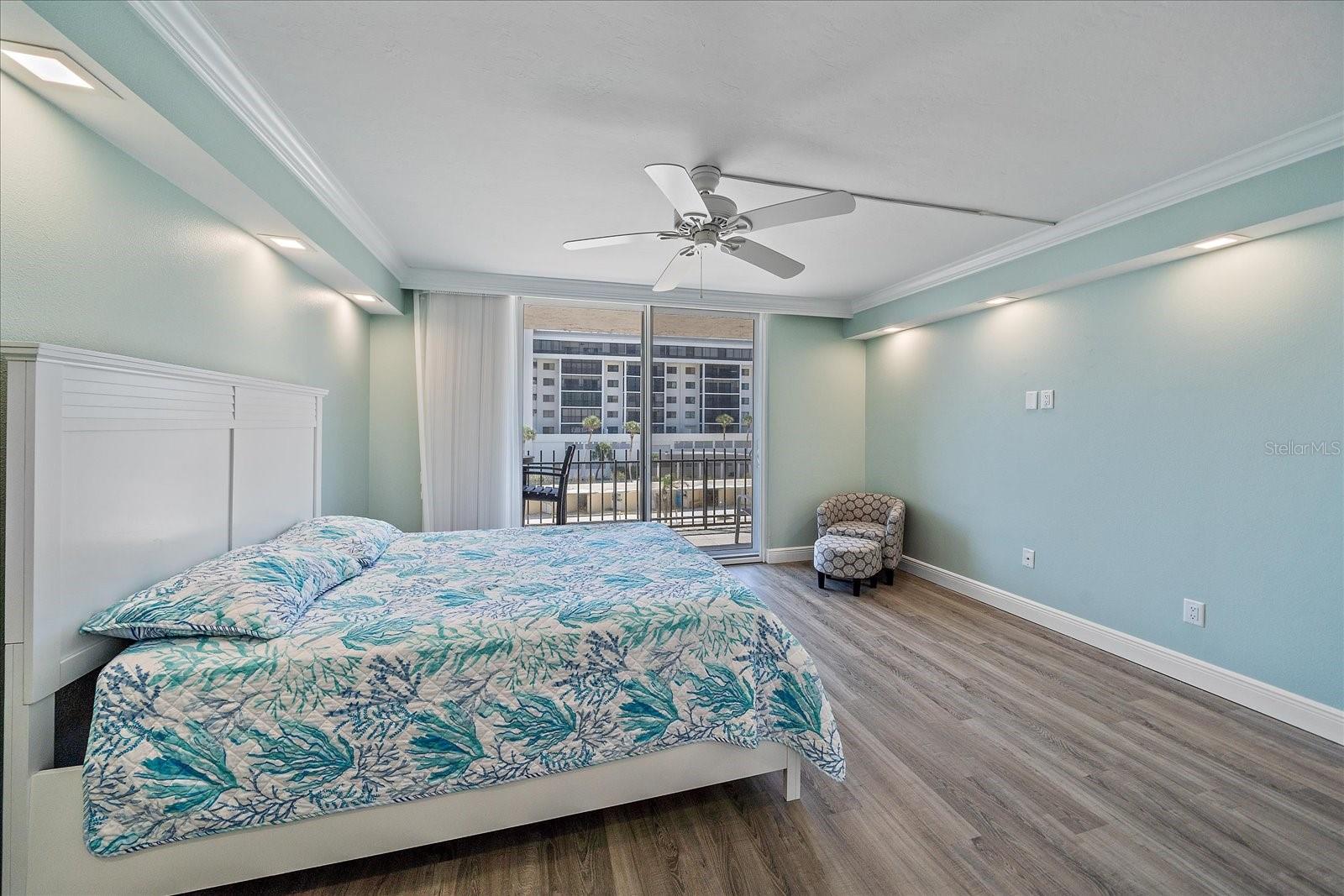 1212 BENJAMIN FRANKLIN DR #306