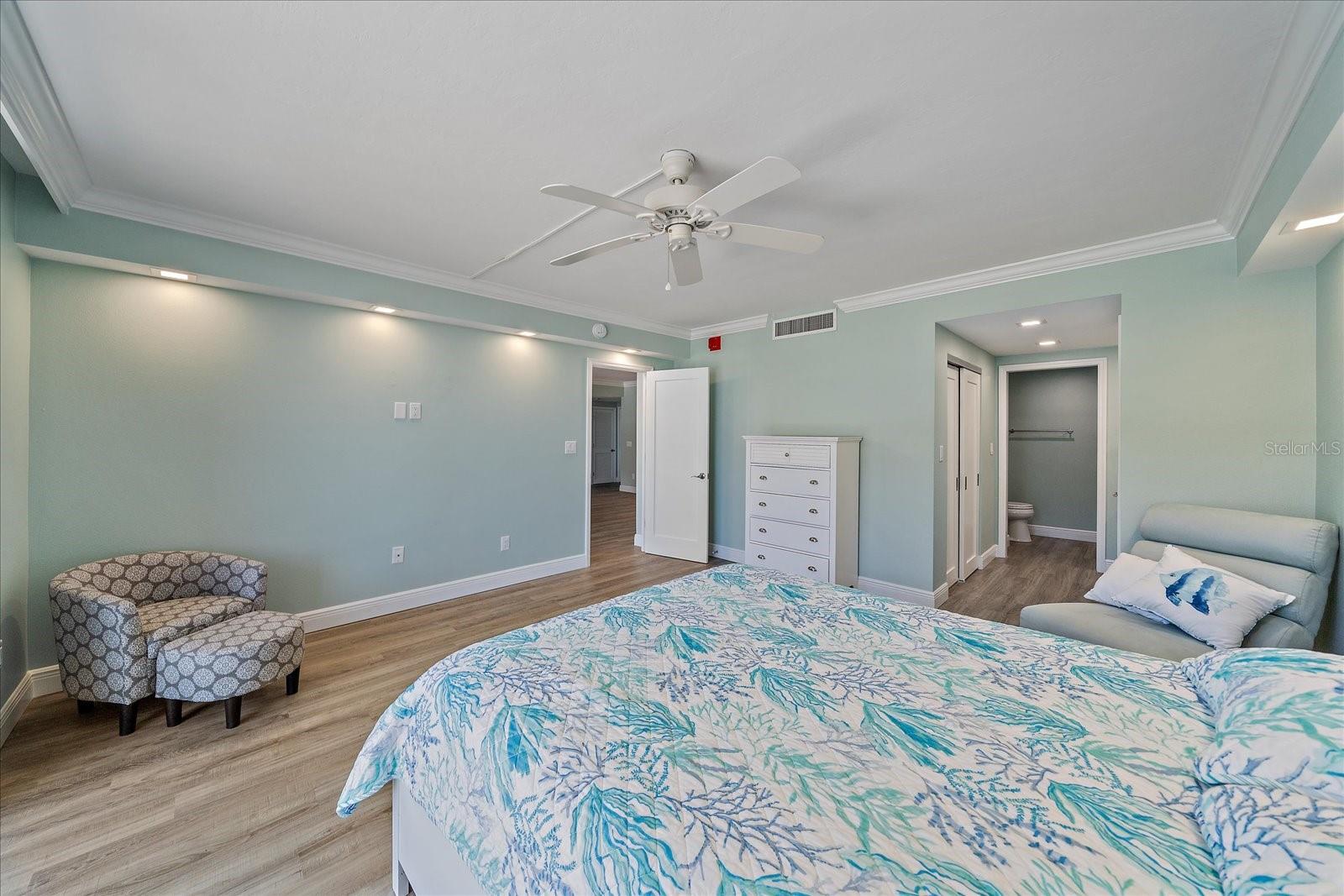1212 BENJAMIN FRANKLIN DR #306