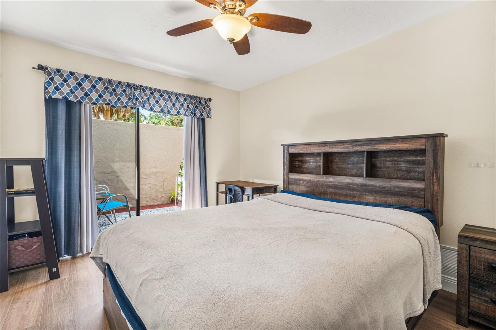 4207 CHARING CROSS RD